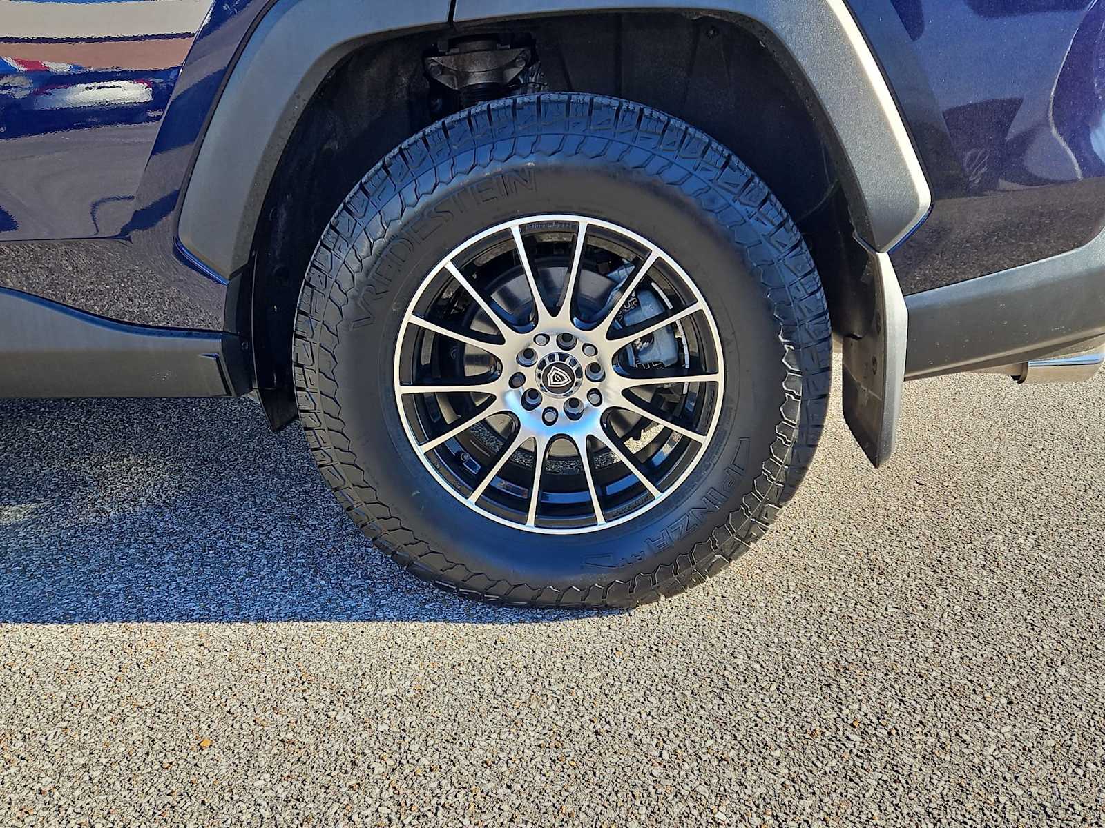 Thumbnail: 2019 Toyota RAV4 - 14