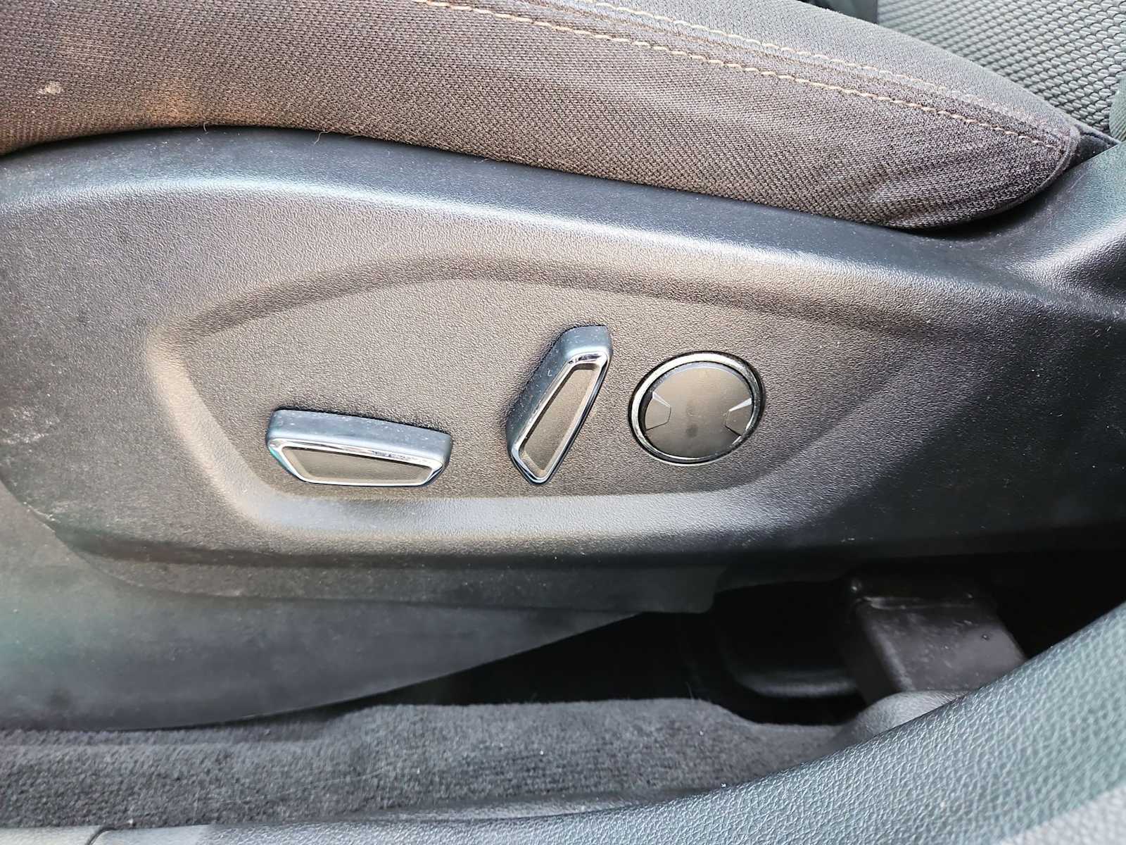 Thumbnail: 2017 Ford Explorer - 17