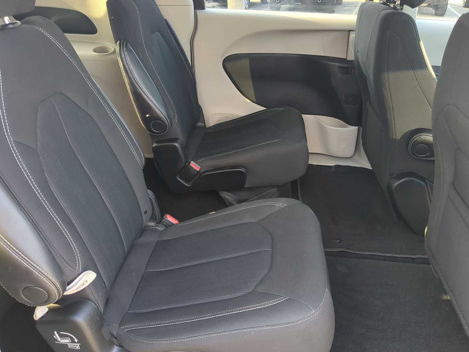 Thumbnail: 2023 Chrysler Voyager - 19