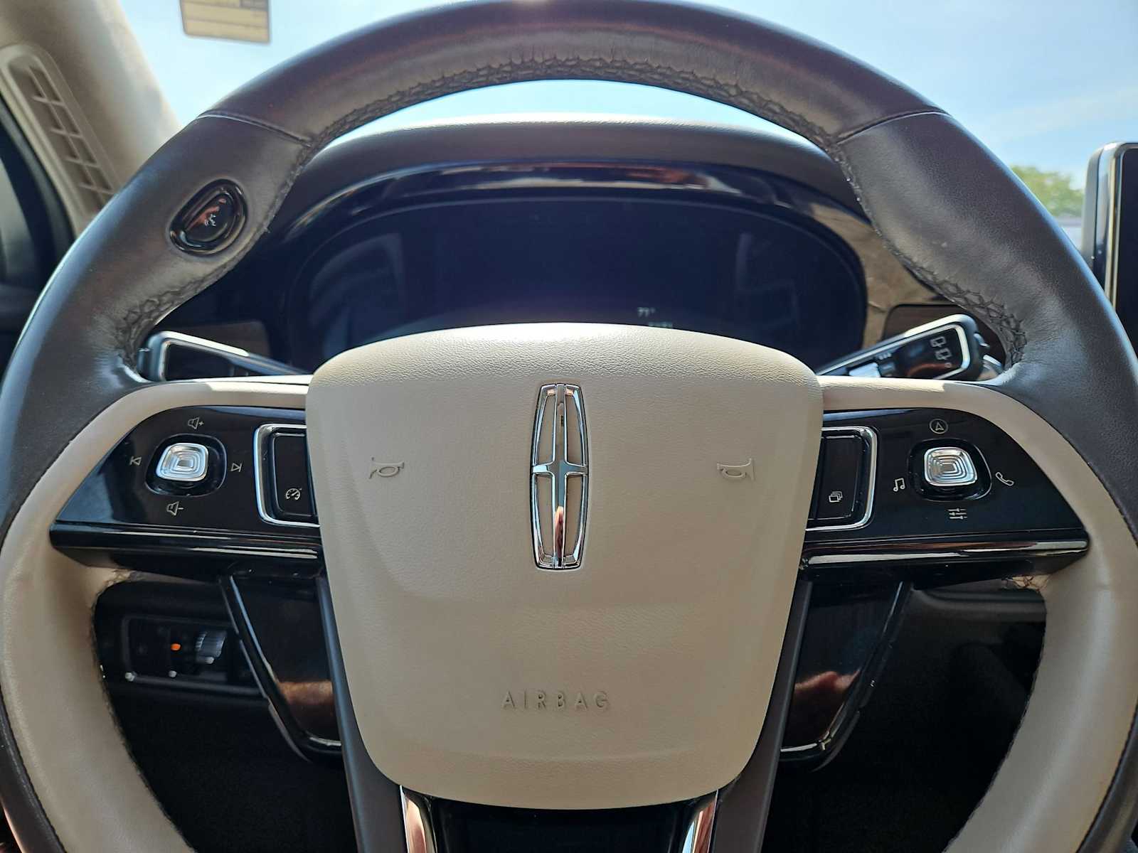 Thumbnail: 2021 Lincoln Corsair - 25