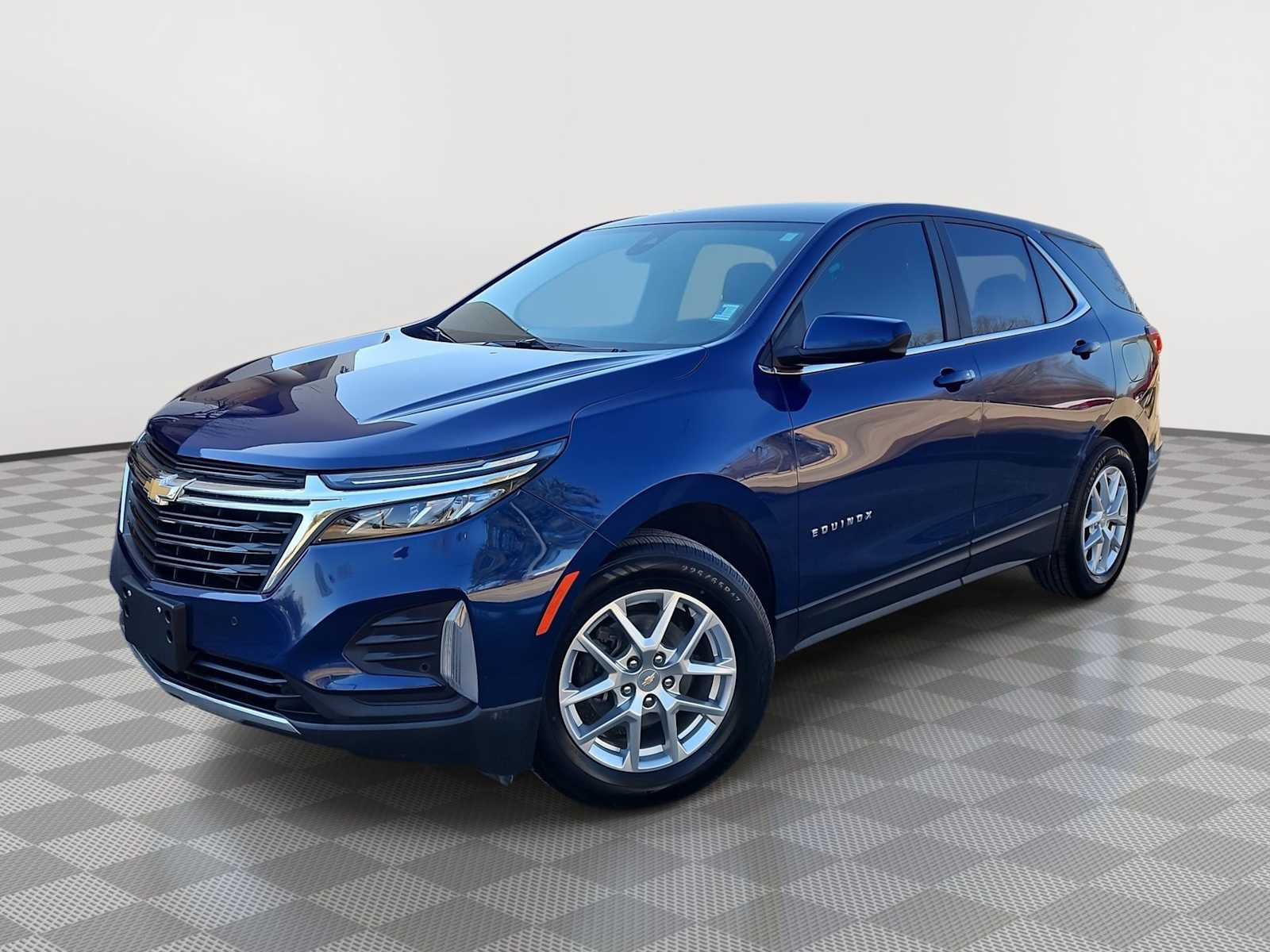 Thumbnail: 2022 Chevrolet Equinox - 1