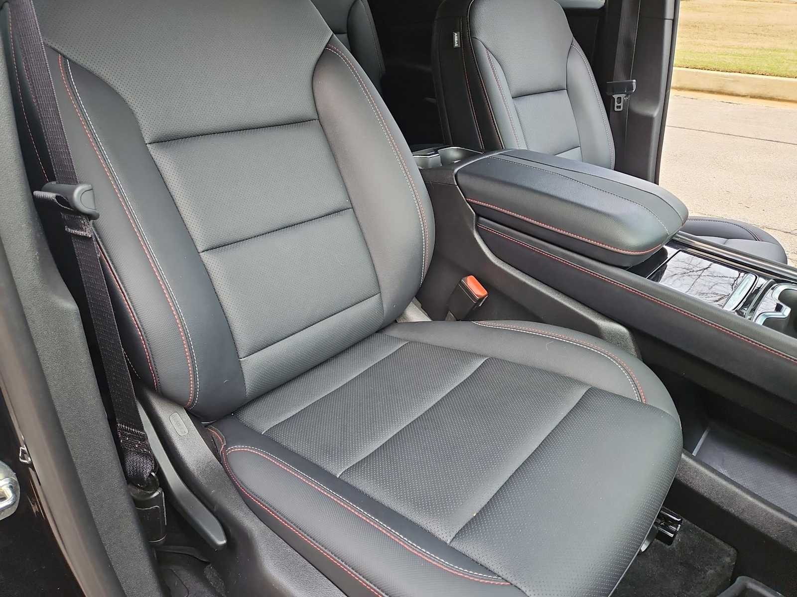 Thumbnail: 2025 Chevrolet Traverse - 22