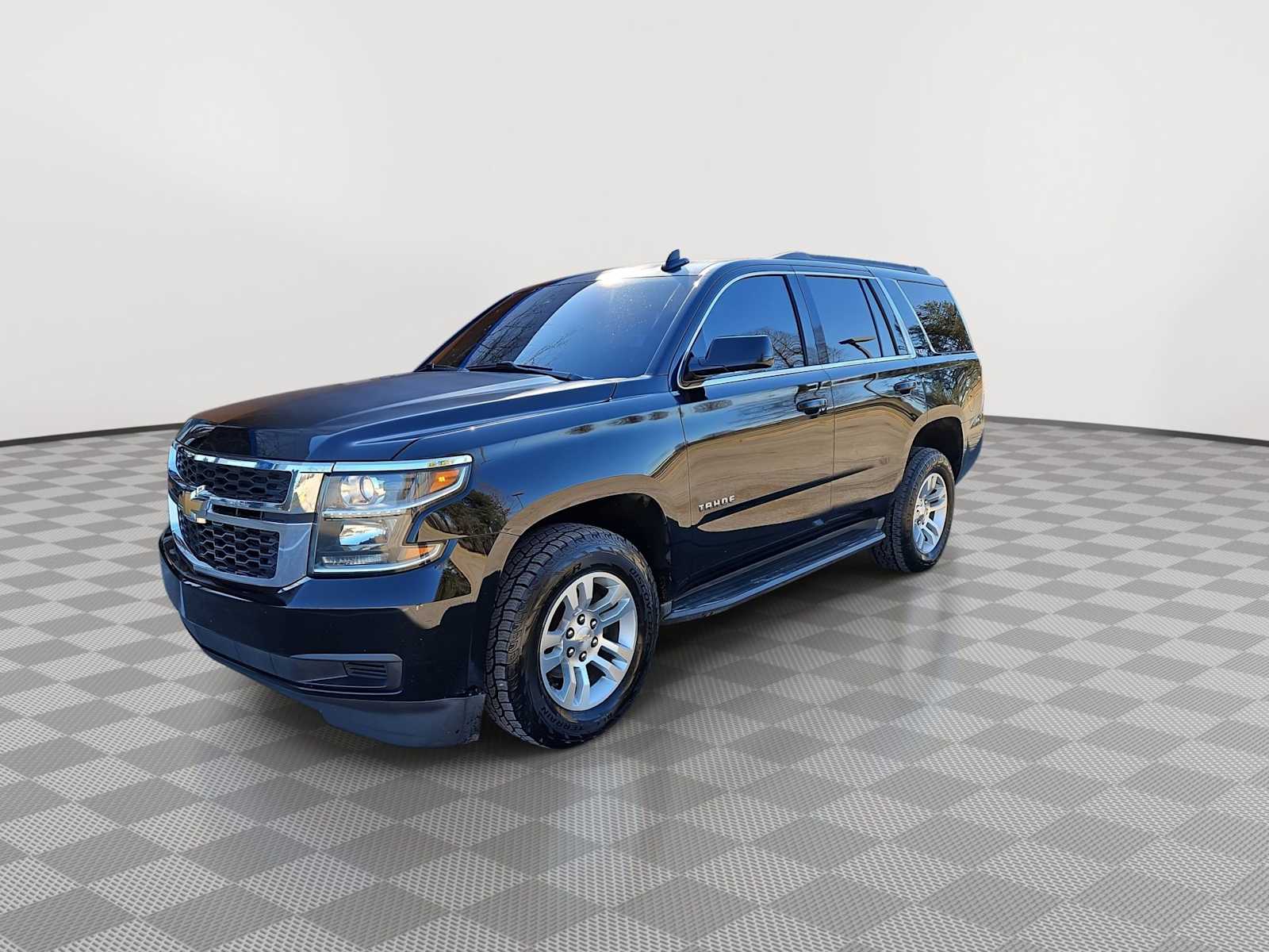 Thumbnail: 2017 Chevrolet Tahoe - 4