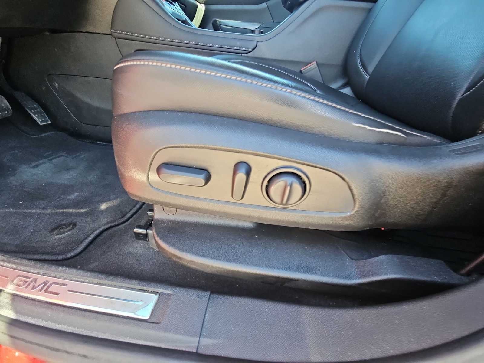 Thumbnail: 2021 GMC Acadia - 18