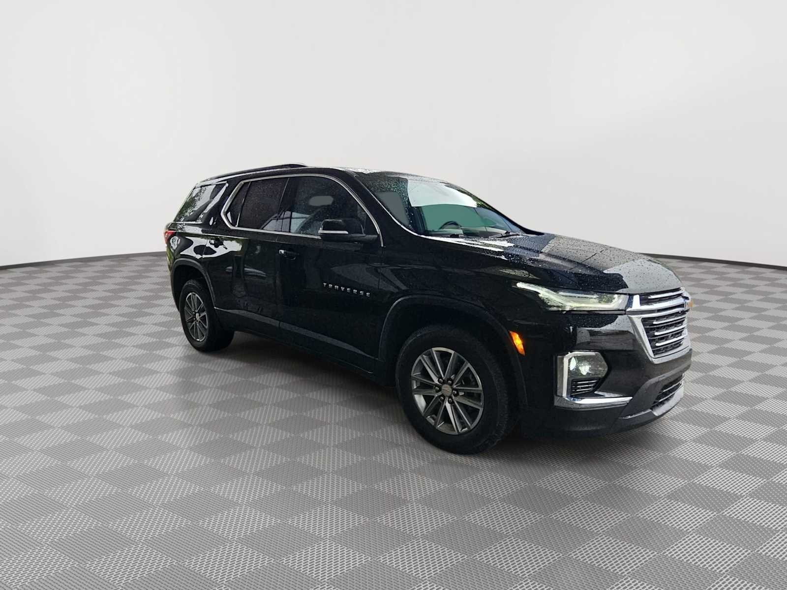 Thumbnail: 2023 Chevrolet Traverse - 2
