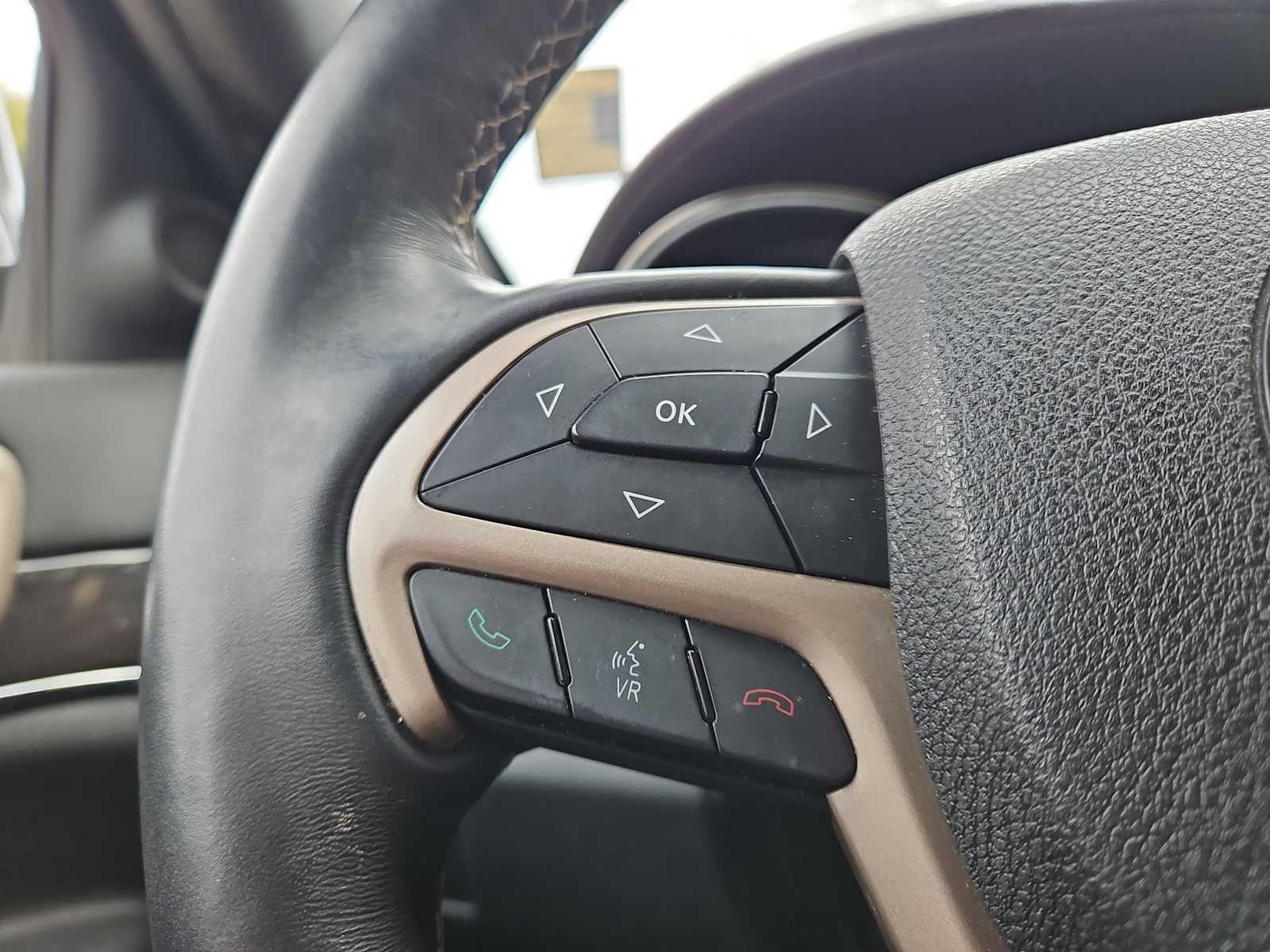 Thumbnail: 2015 Jeep Grand Cherokee - 25