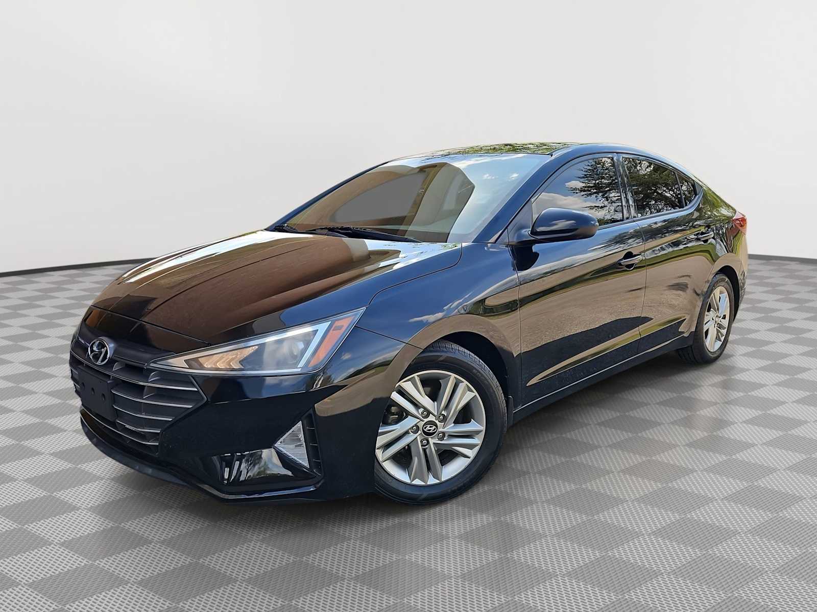 Thumbnail: 2019 Hyundai Elantra - 1