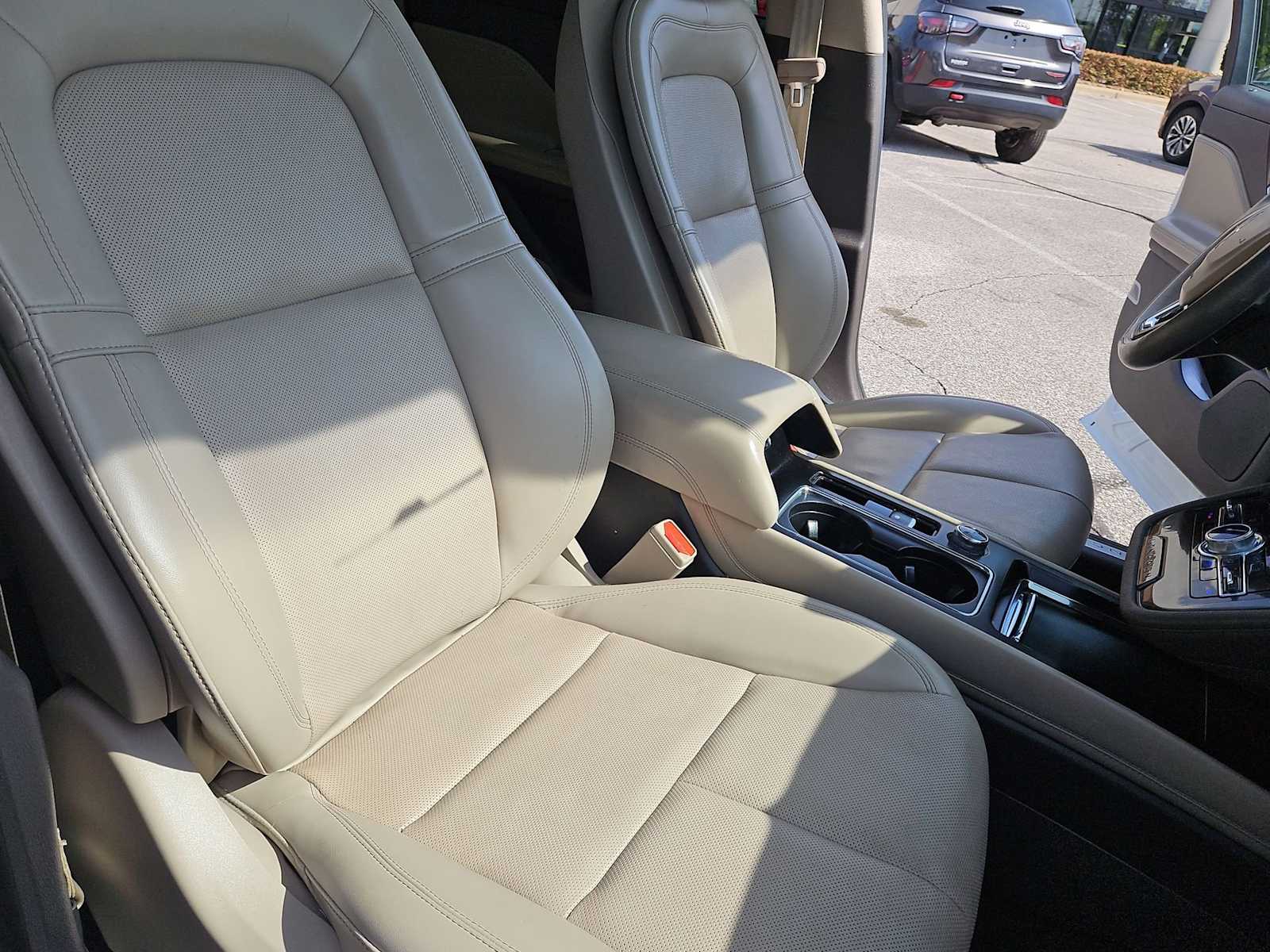 Thumbnail: 2021 Lincoln Corsair - 24