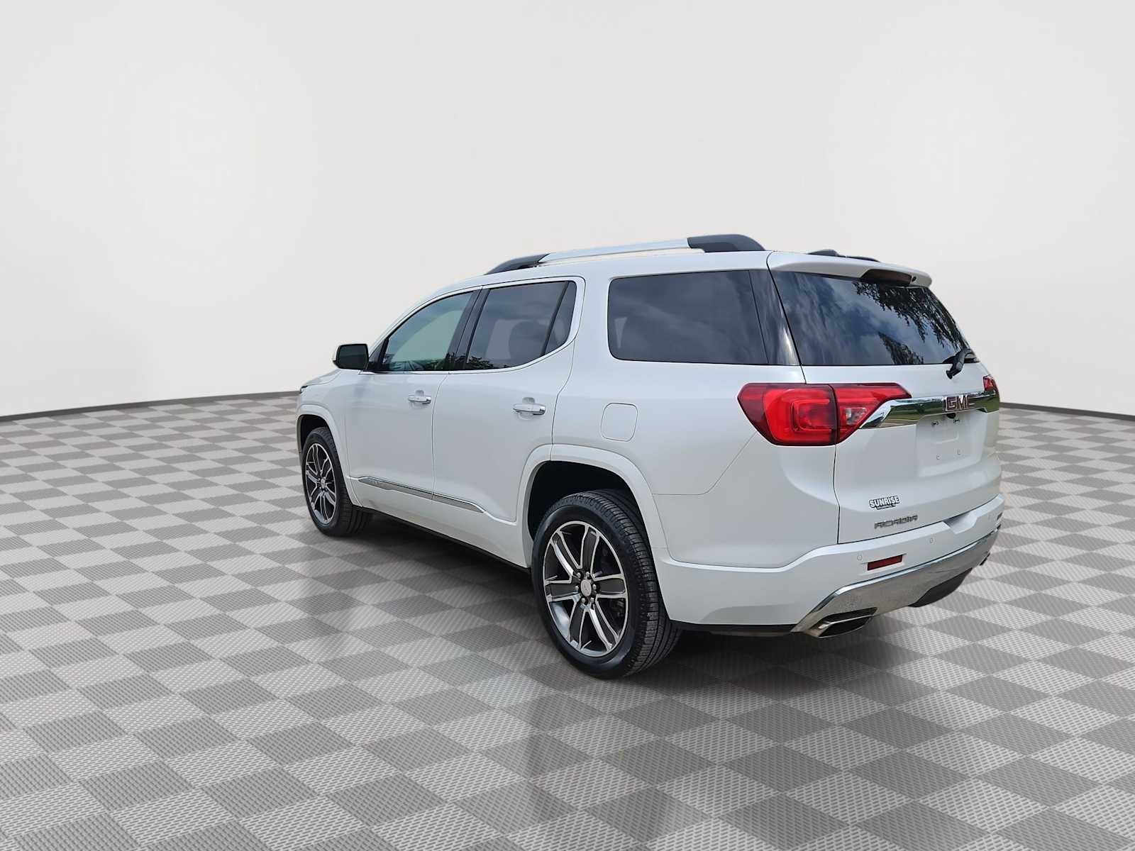 Thumbnail: 2017 GMC Acadia - 6
