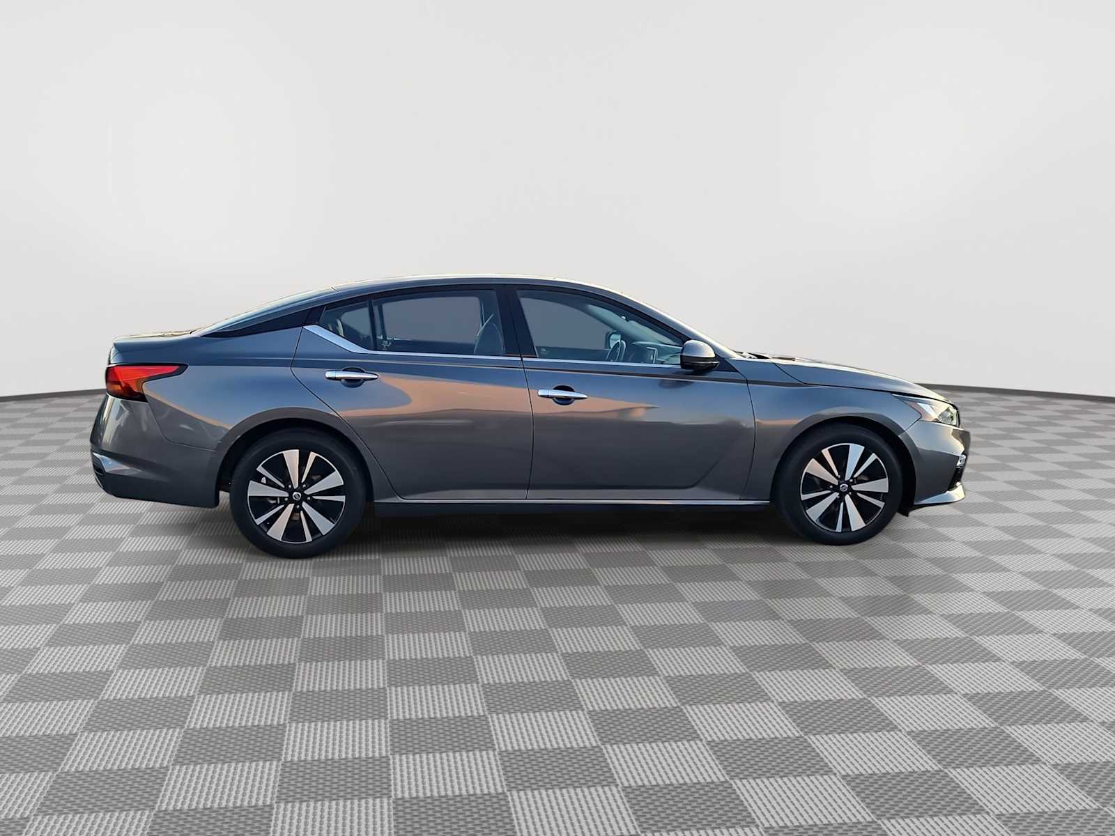 Thumbnail: 2020 Nissan Altima - 9