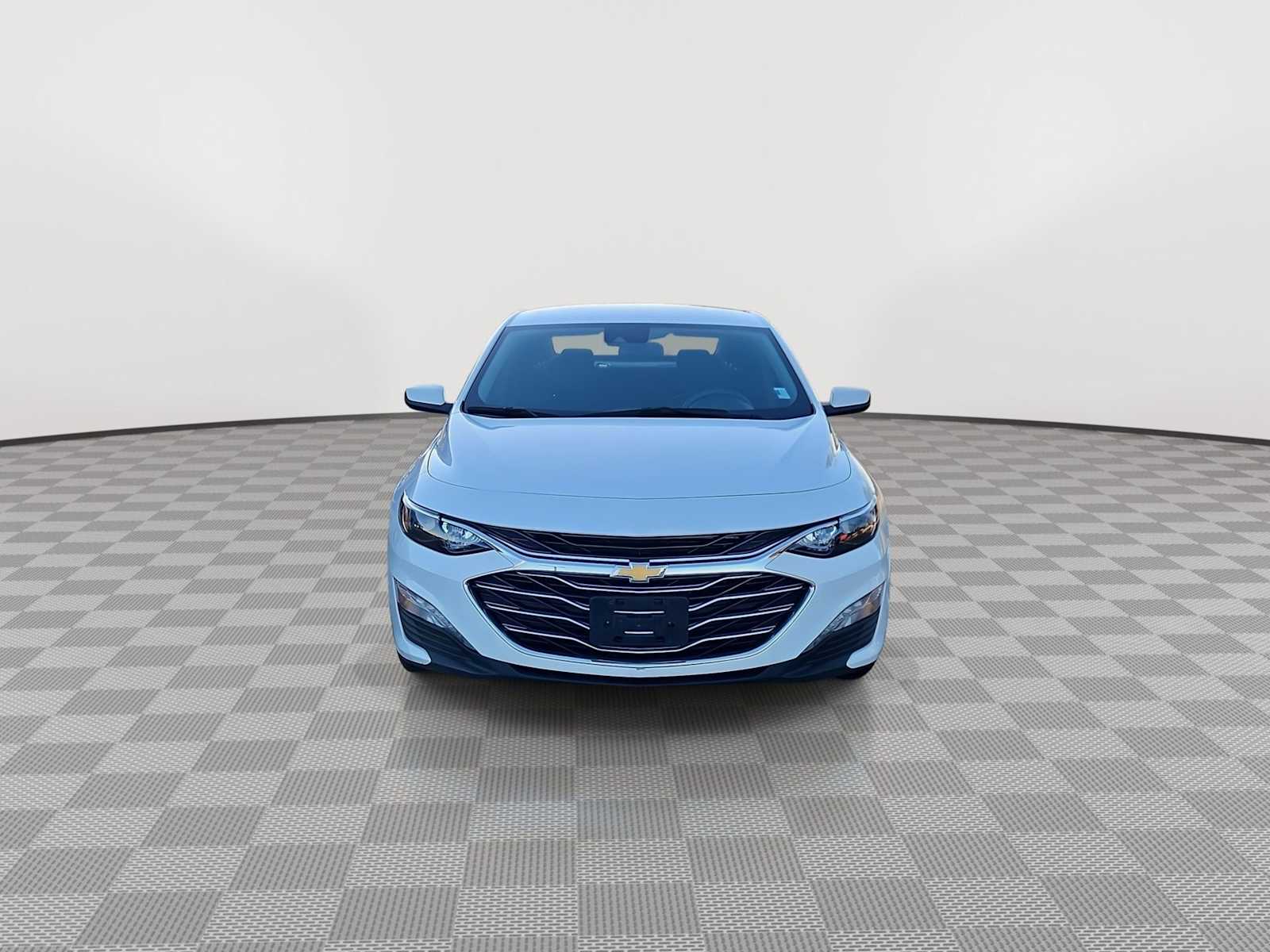 Thumbnail: 2023 Chevrolet Malibu - 3