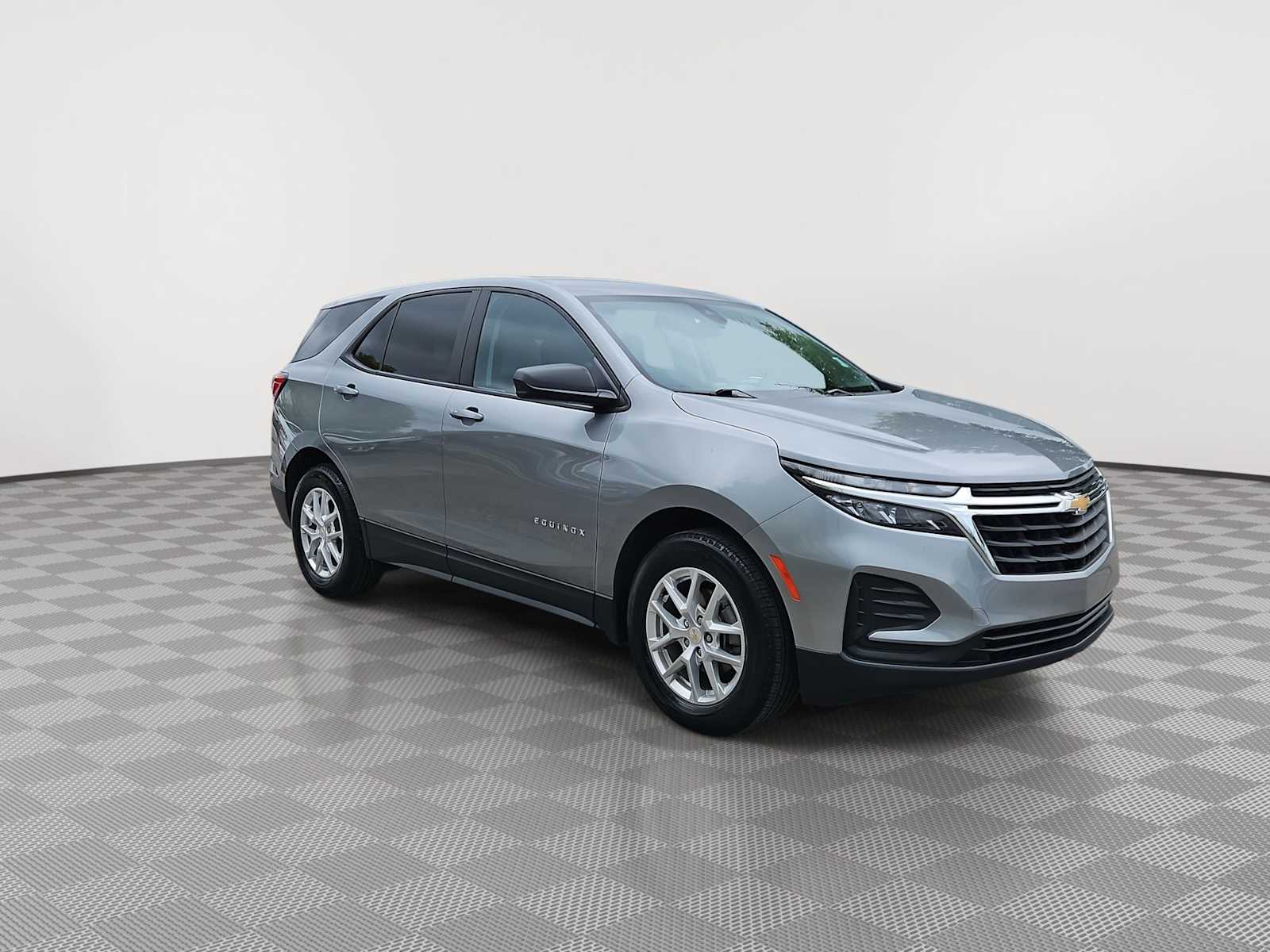Thumbnail: 2023 Chevrolet Equinox - 2