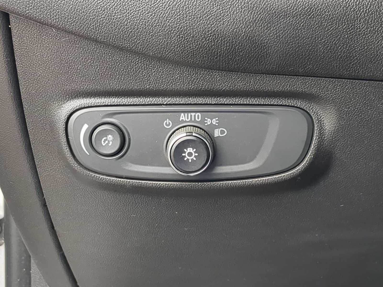 Thumbnail: 2020 Chevrolet Equinox - 17