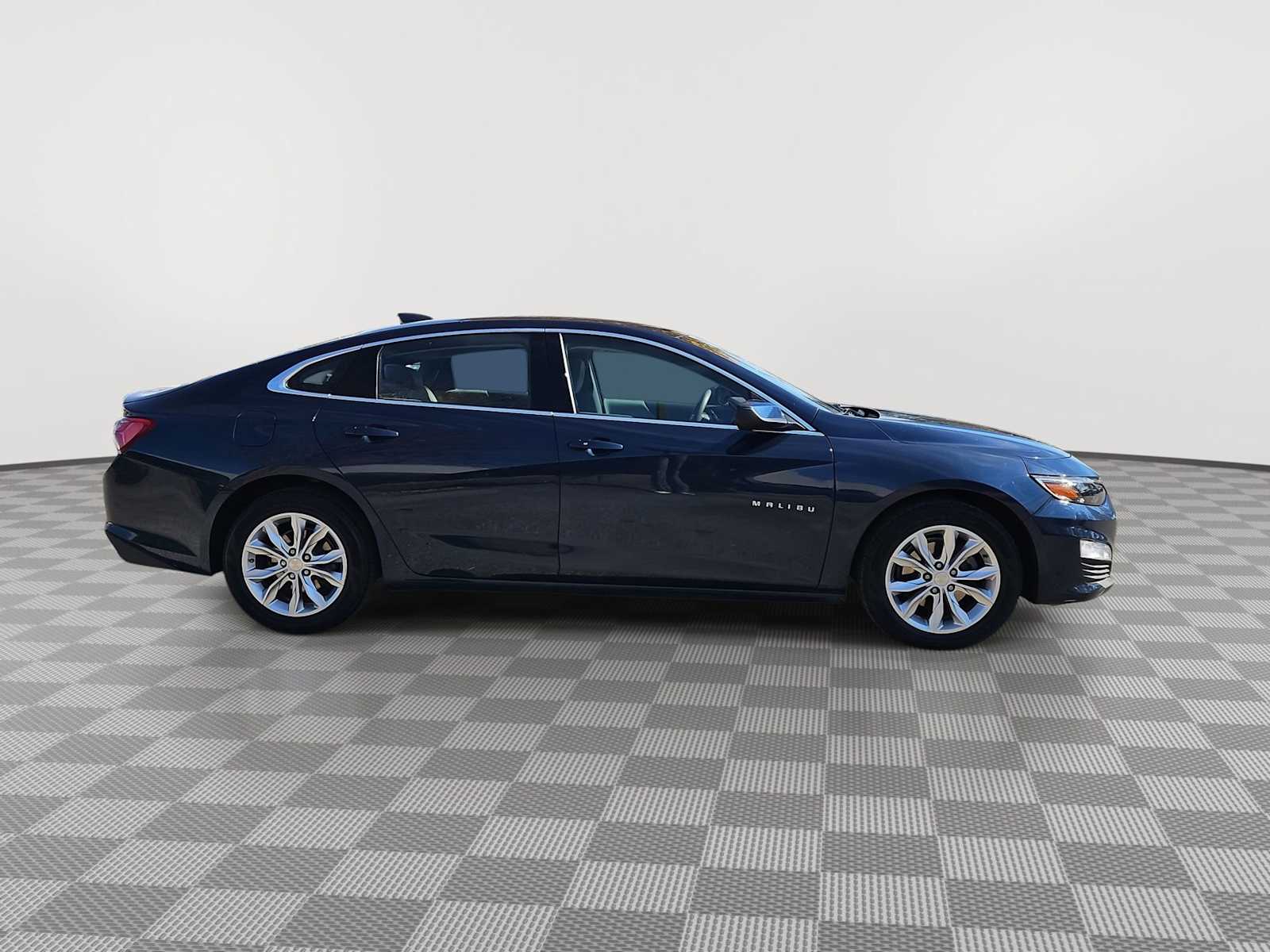 Thumbnail: 2022 Chevrolet Malibu - 9