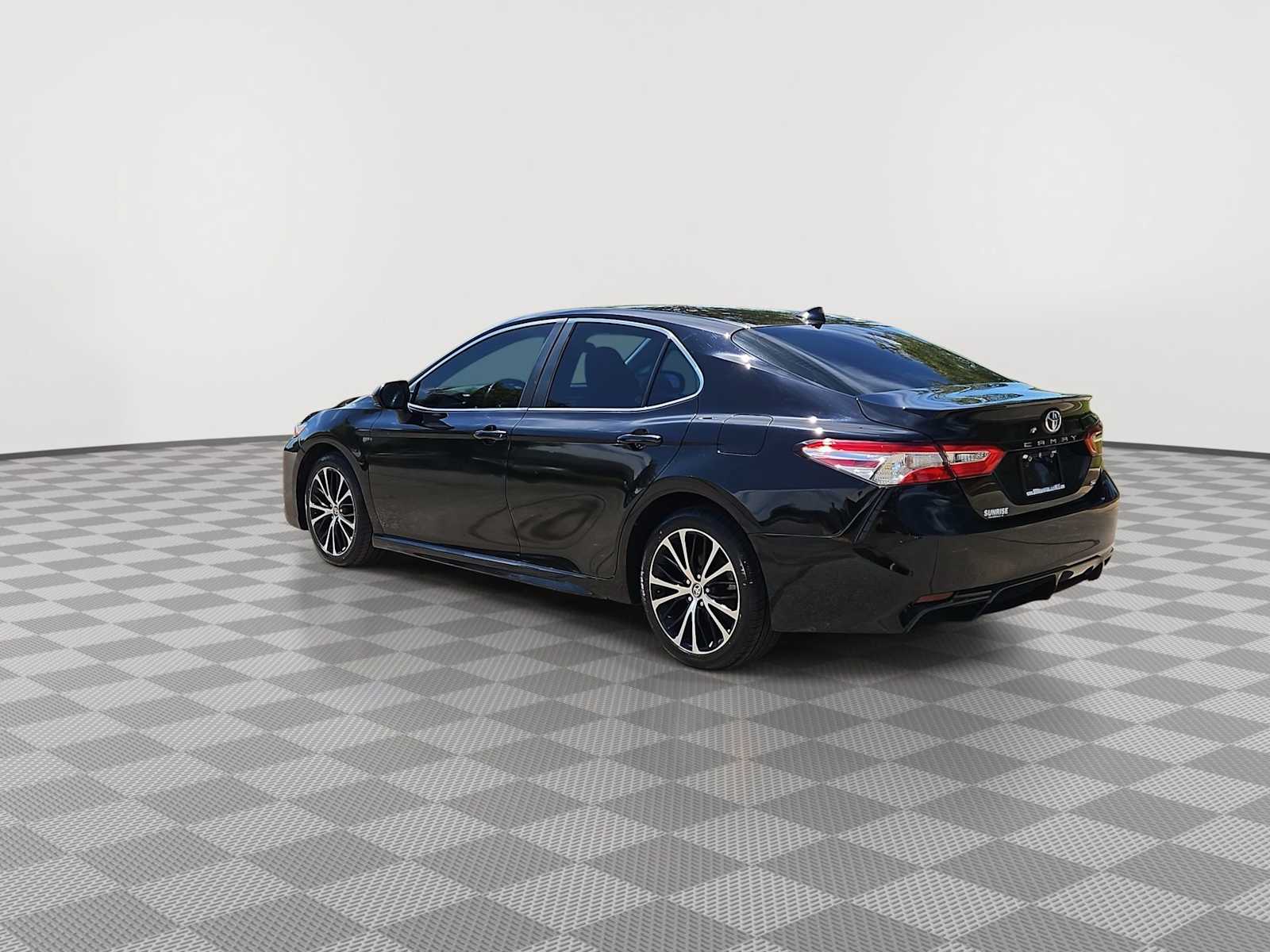 Thumbnail: 2020 Toyota Camry - 9