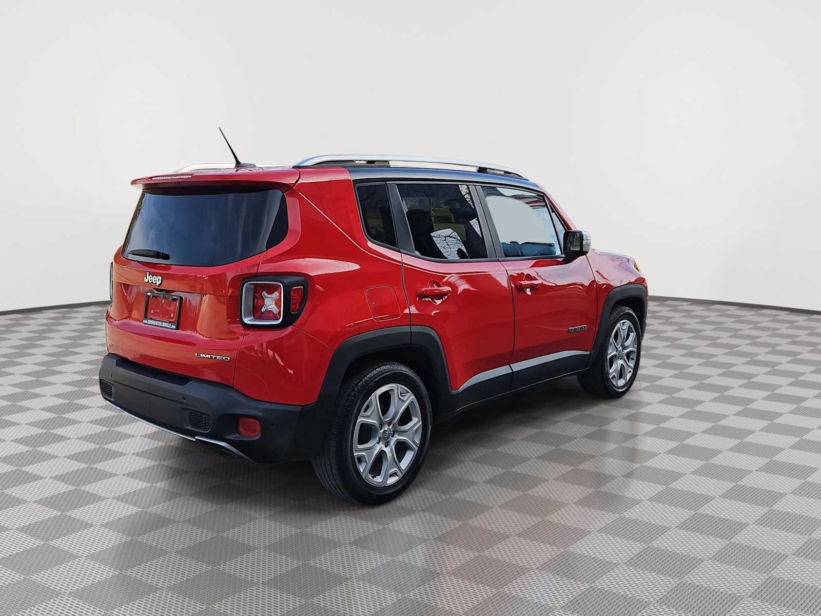 Thumbnail: 2016 Jeep Renegade - 8