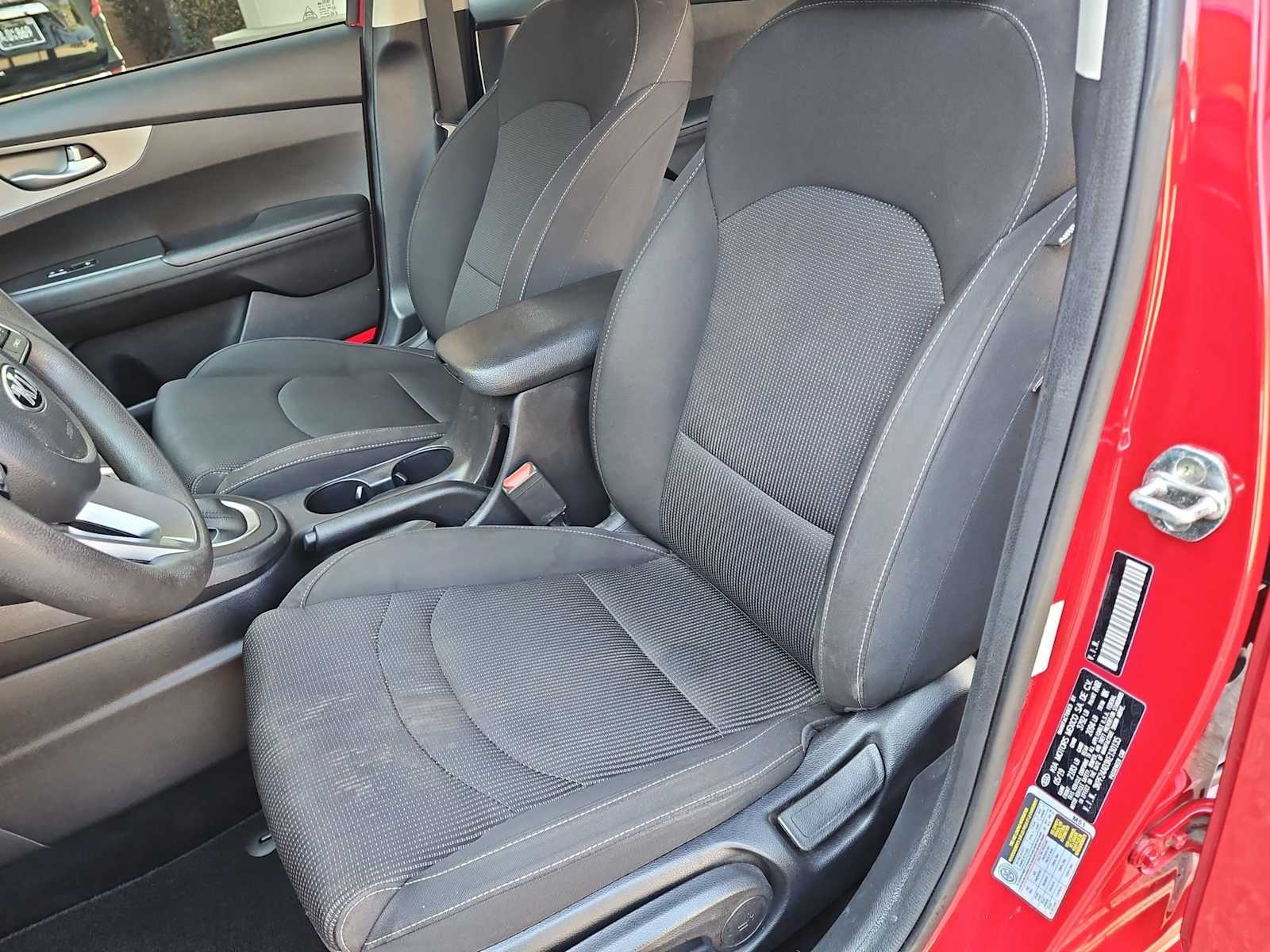 Thumbnail: 2019 Kia Forte - 17