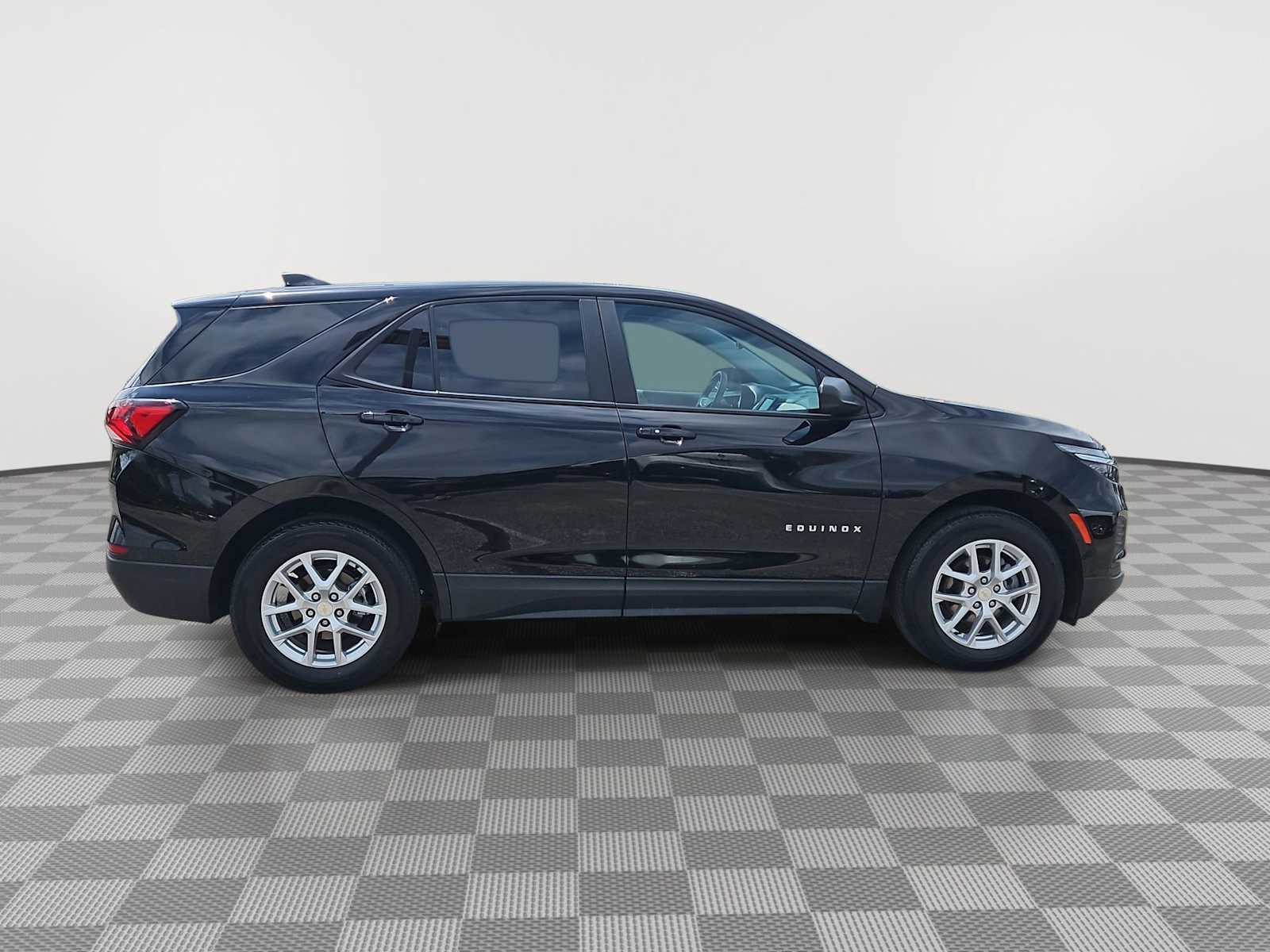 Thumbnail: 2023 Chevrolet Equinox - 9