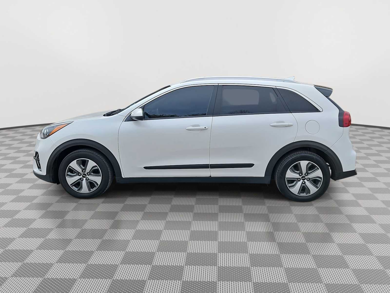 Thumbnail: 2022 Kia Niro - 5