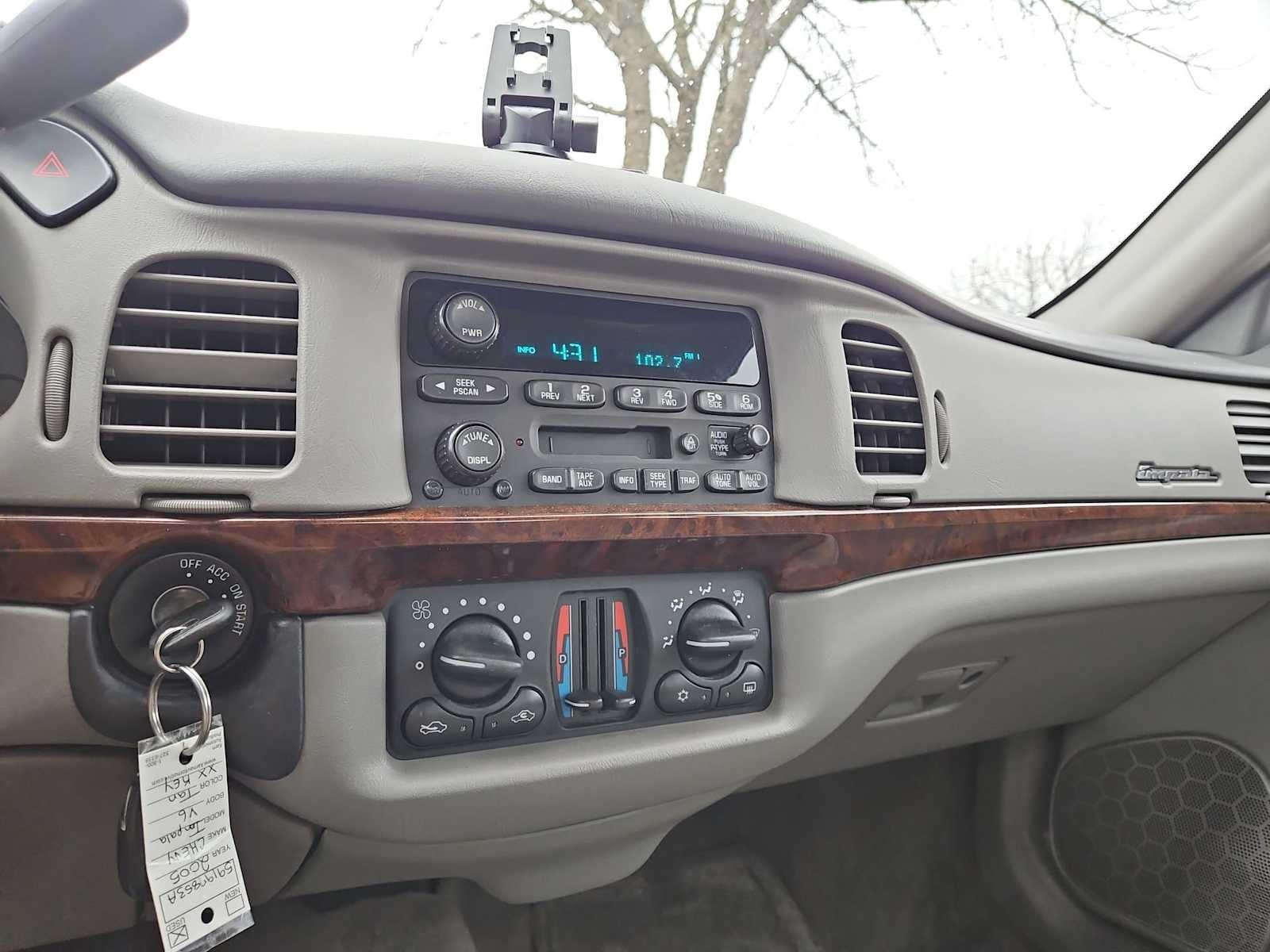 Thumbnail: 2005 Chevrolet Impala - 23