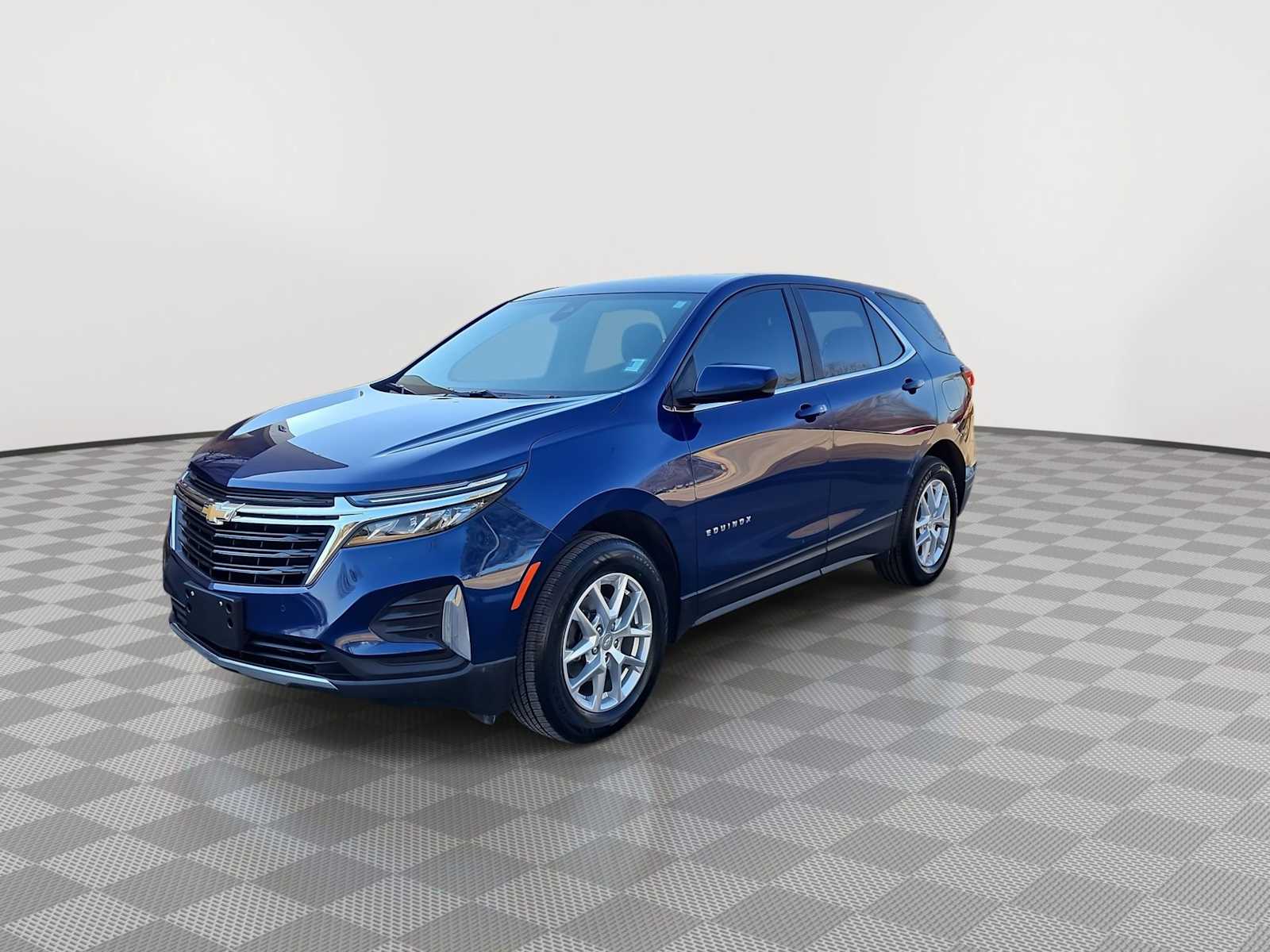 Thumbnail: 2022 Chevrolet Equinox - 4