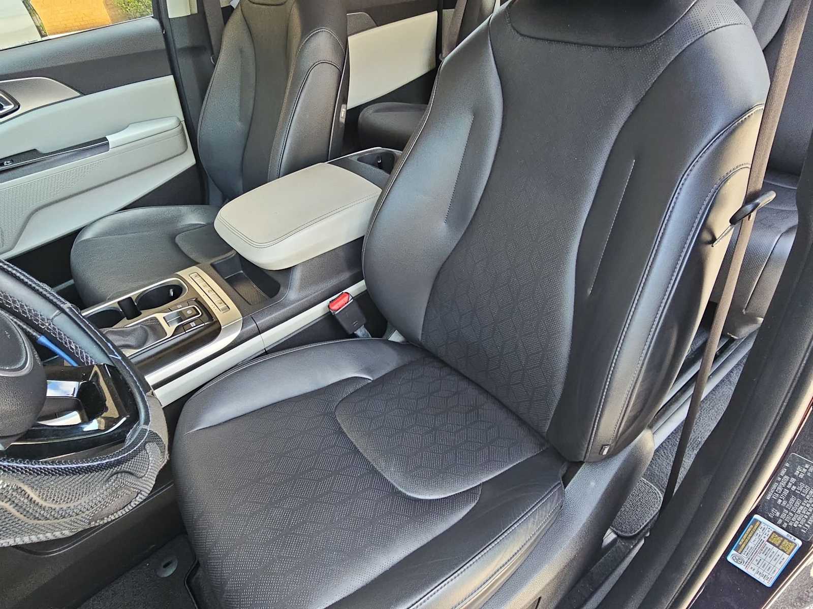 Thumbnail: 2022 Kia Carnival - 16