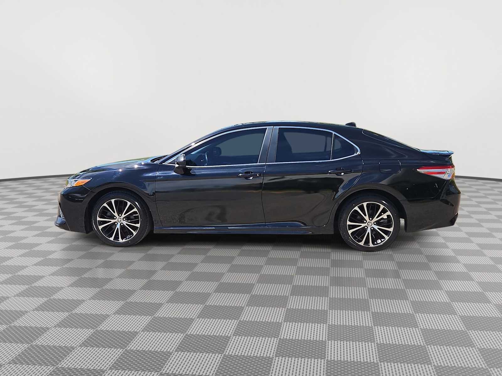 Thumbnail: 2020 Toyota Camry - 8