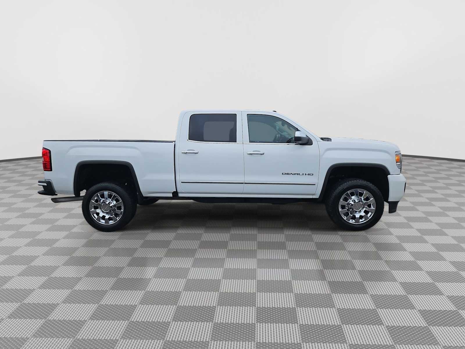 Thumbnail: 2019 GMC Sierra 2500 - 16