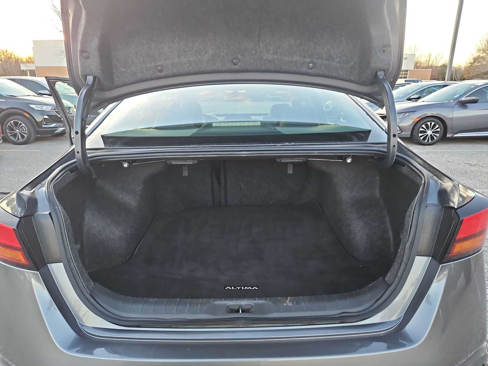 Thumbnail: 2020 Nissan Altima - 34