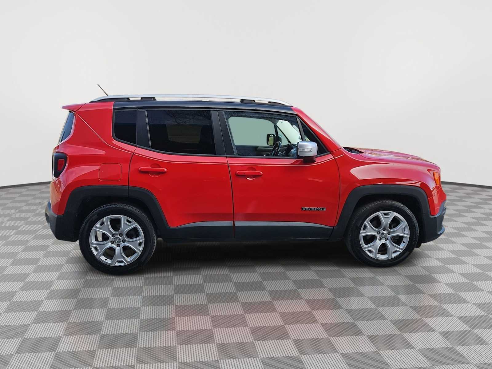 Thumbnail: 2016 Jeep Renegade - 9