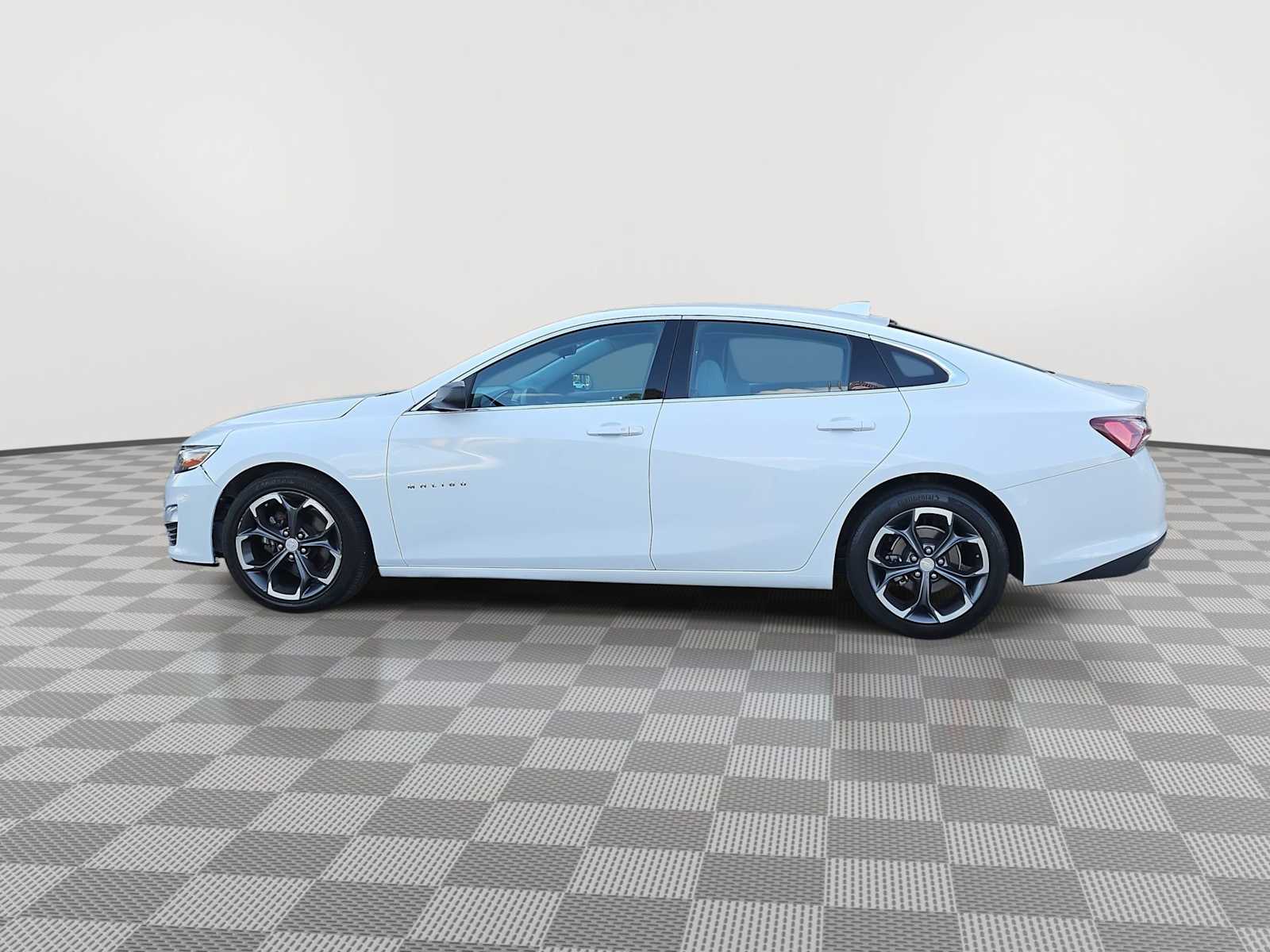 Thumbnail: 2022 Chevrolet Malibu - 5