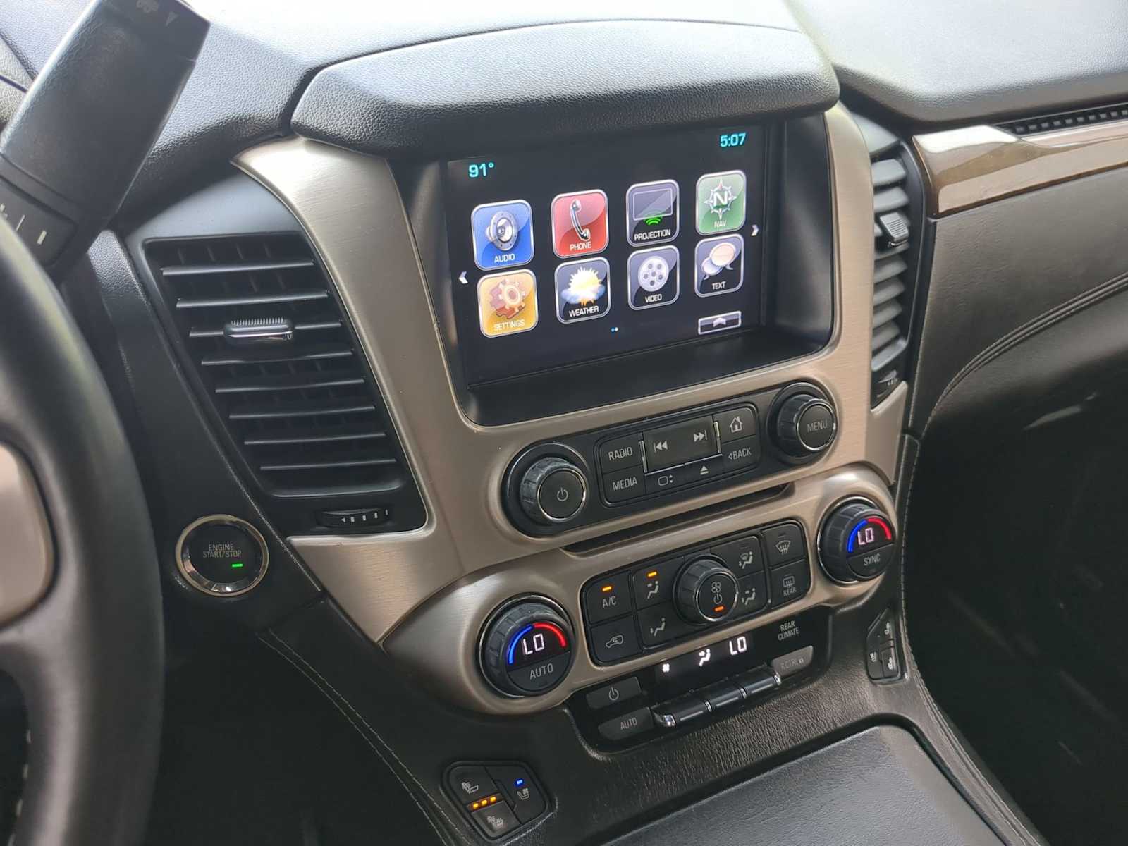 2017 GMC Yukon XL Denali 27