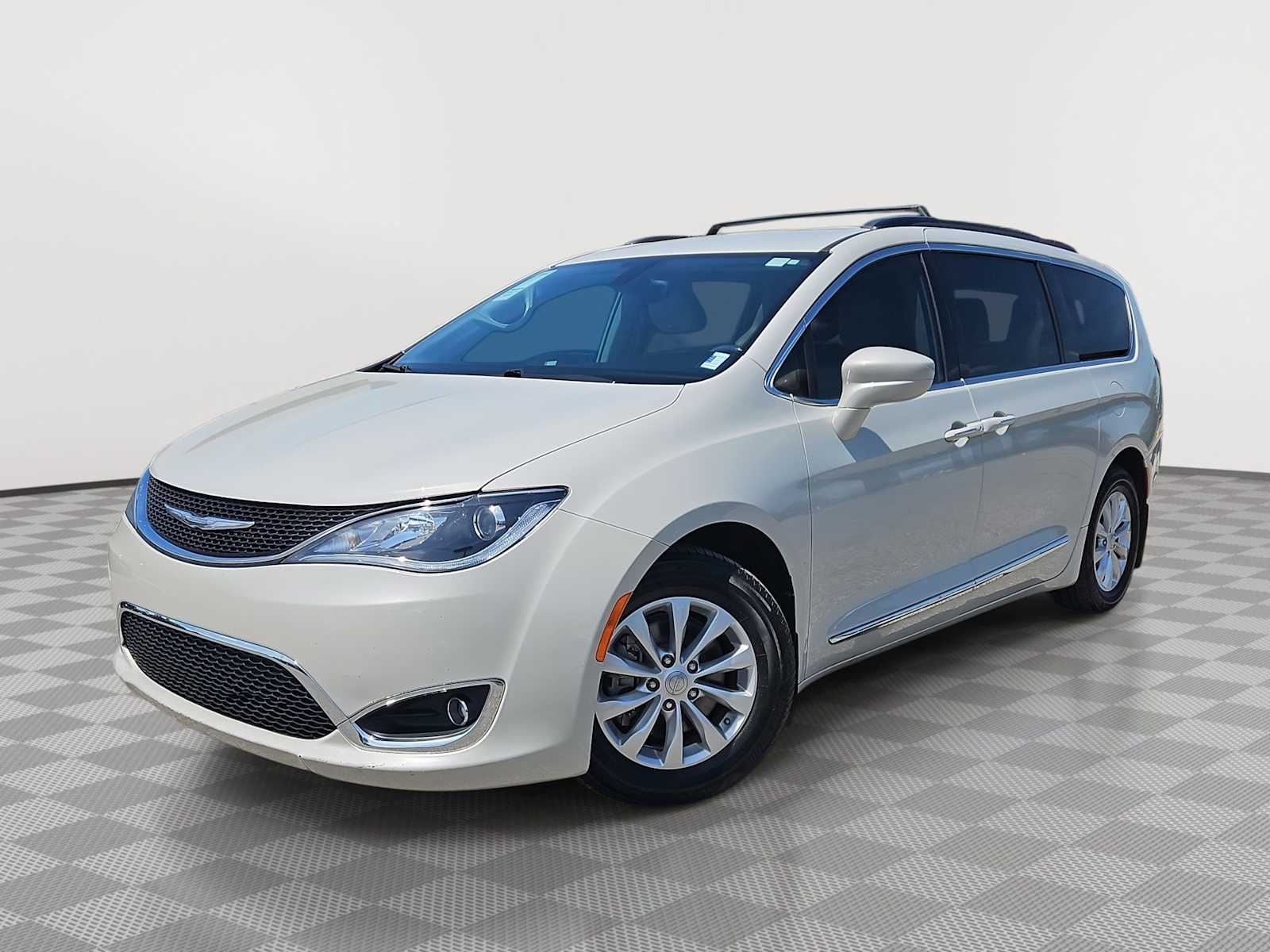 2017 Chrysler Pacifica Touring L -
                  Collierville, TN