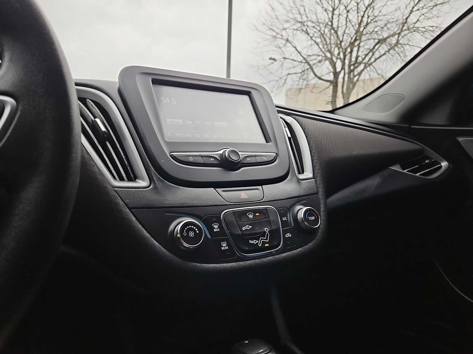 Thumbnail: 2017 Chevrolet Malibu - 27