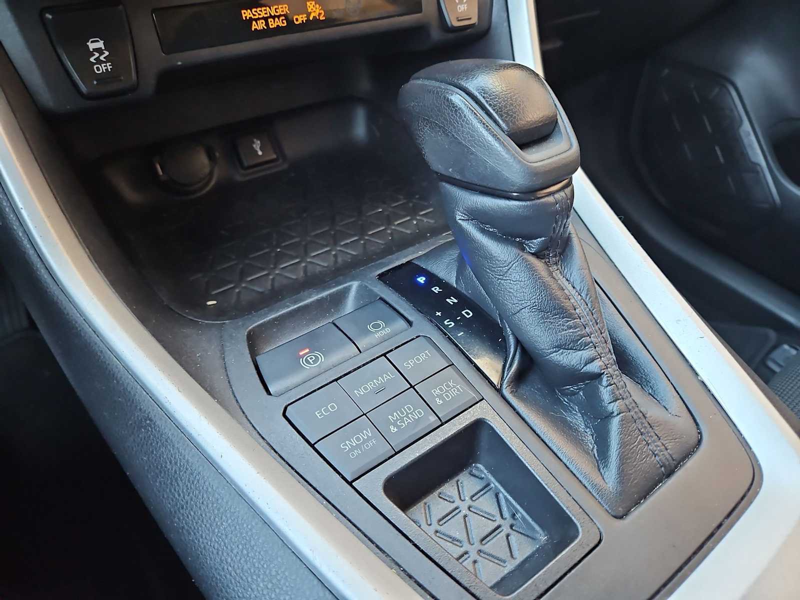 Thumbnail: 2021 Toyota RAV4 - 31