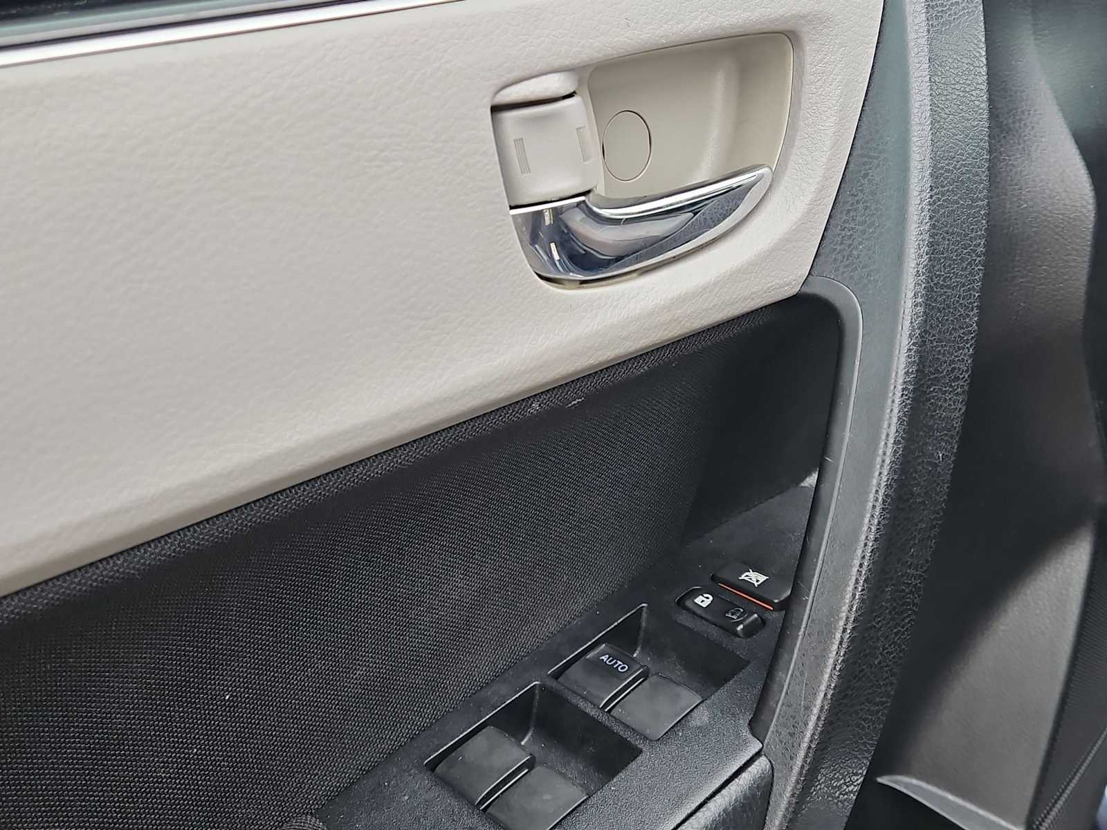 Thumbnail: 2017 Toyota Corolla - 16