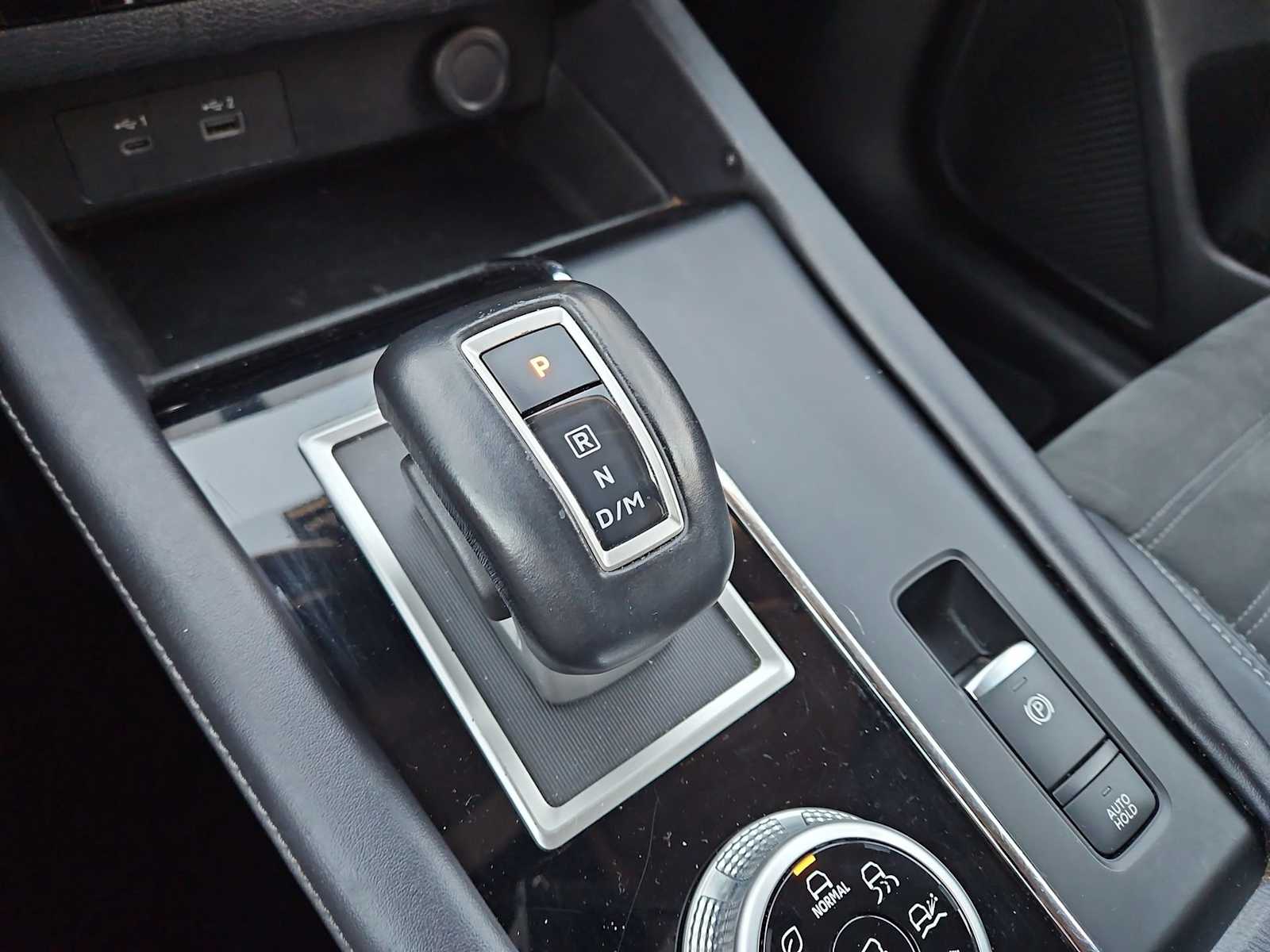 Thumbnail: 2023 Mitsubishi Outlander - 32