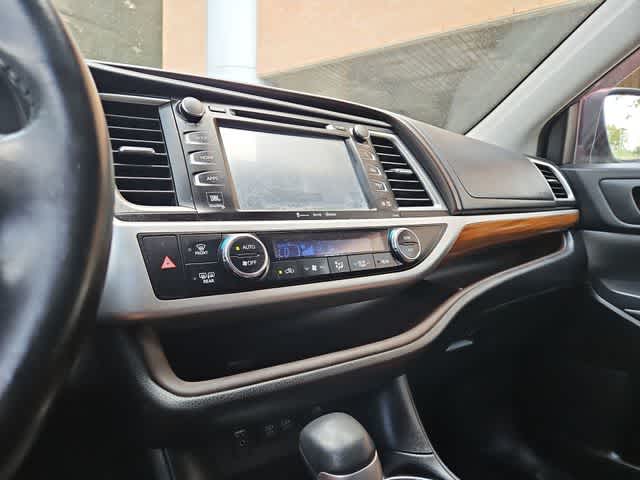 Thumbnail: 2018 Toyota Highlander - 45