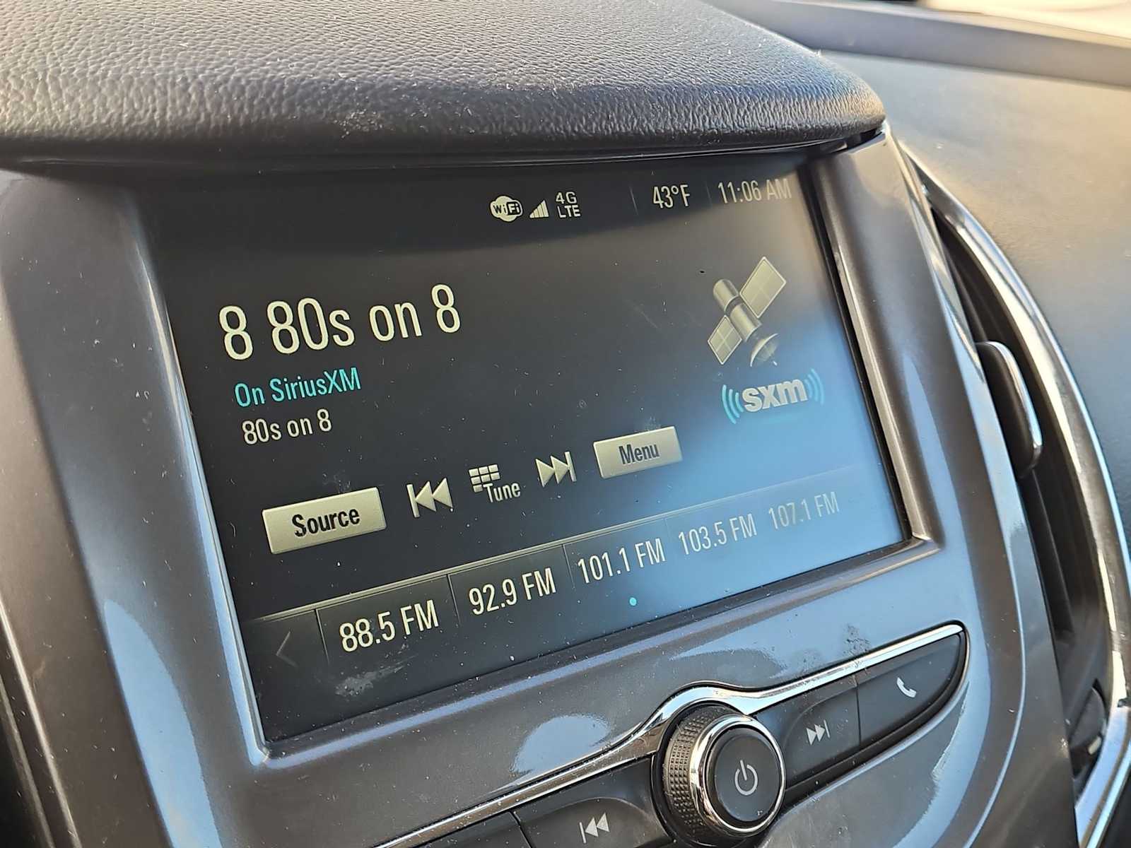 Thumbnail: 2017 Chevrolet Cruze - 28