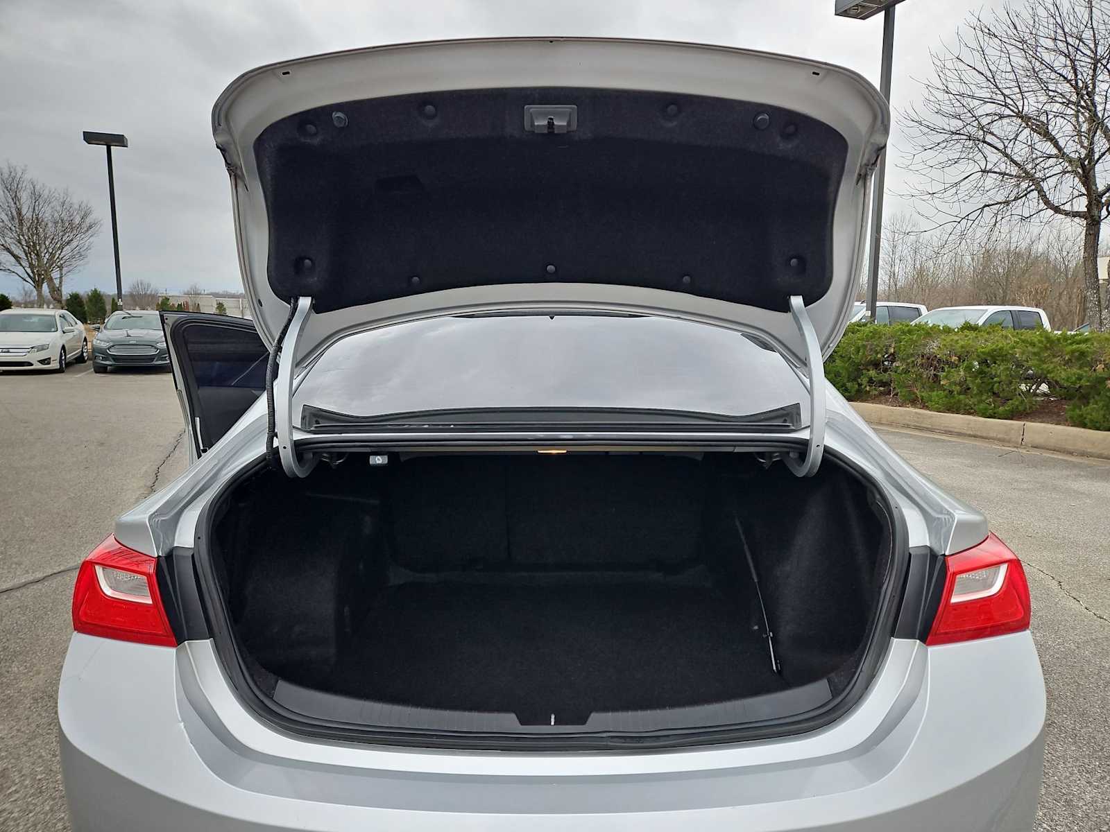 Thumbnail: 2017 Chevrolet Malibu - 33