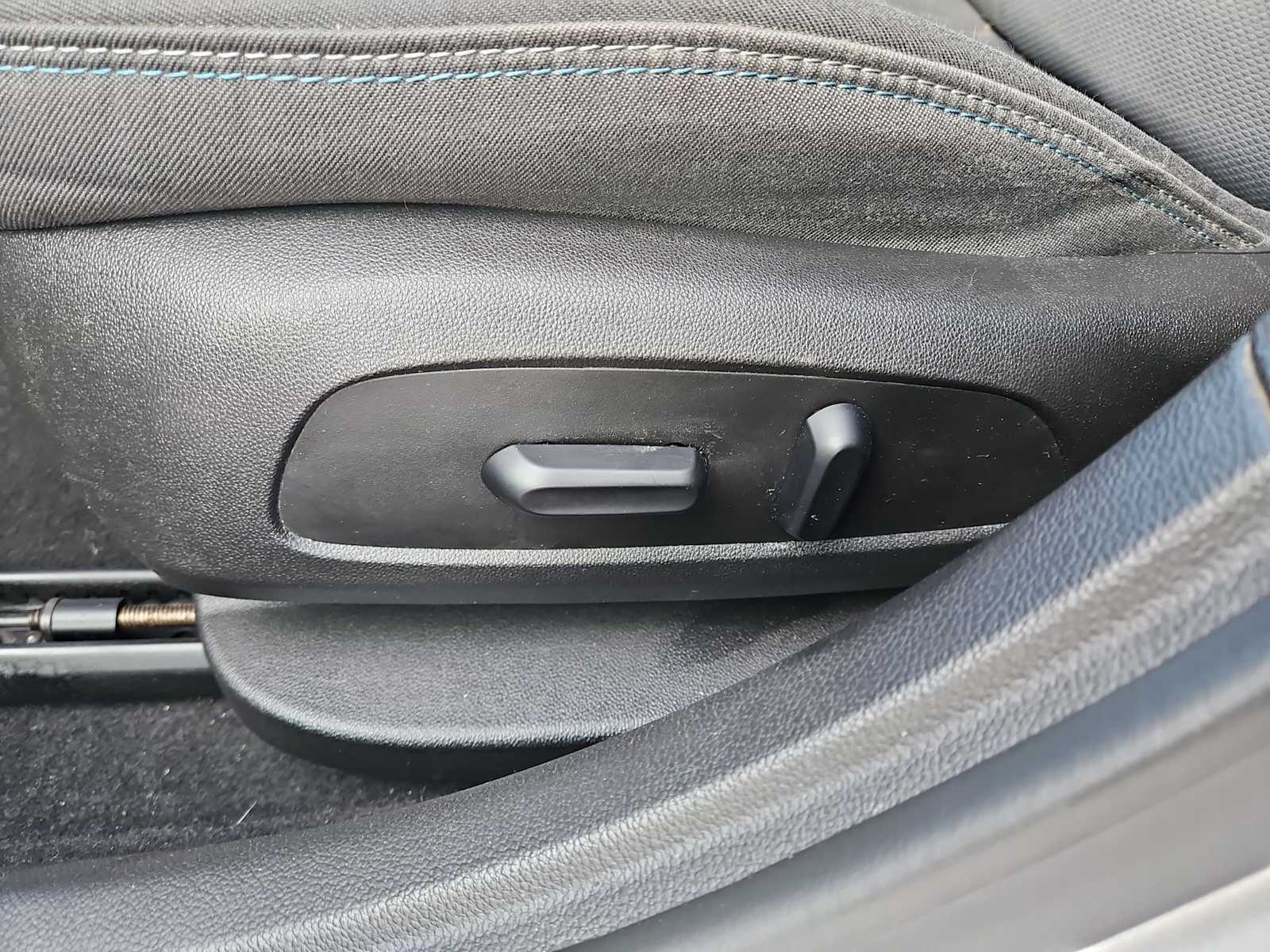 Thumbnail: 2017 Chevrolet Cruze - 16