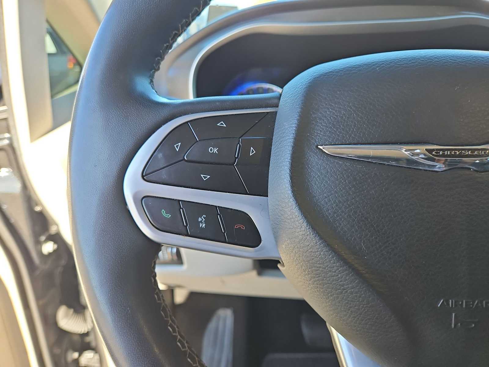 Thumbnail: 2022 Chrysler Pacifica - 23