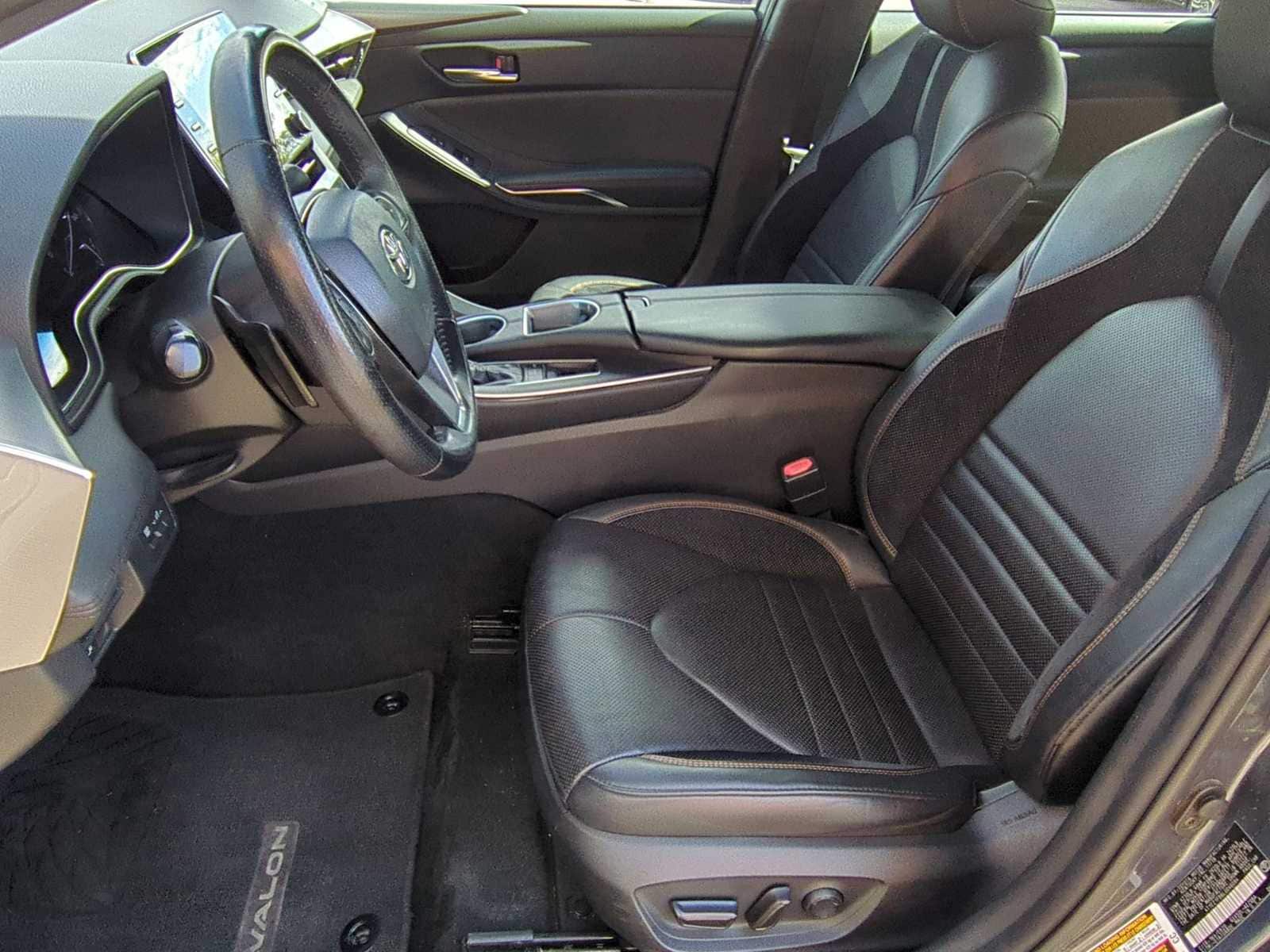 Thumbnail: 2020 Toyota Avalon - 16