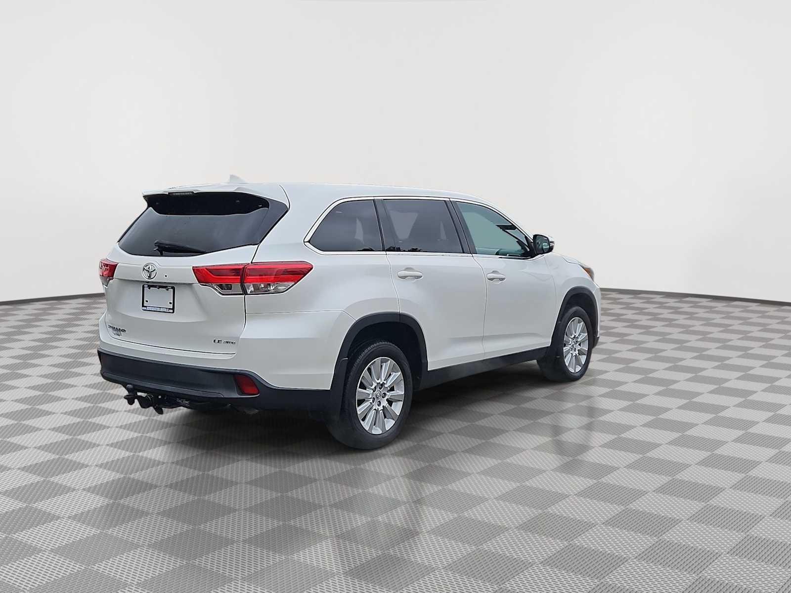 Thumbnail: 2019 Toyota Highlander - 8