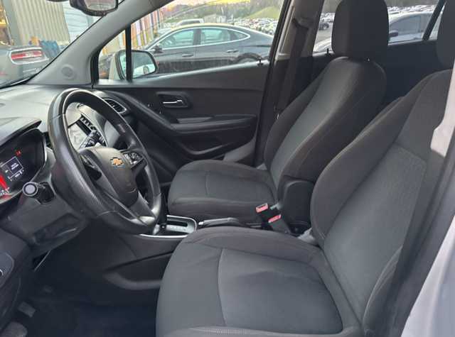 Thumbnail: 2020 Chevrolet Trax - 3