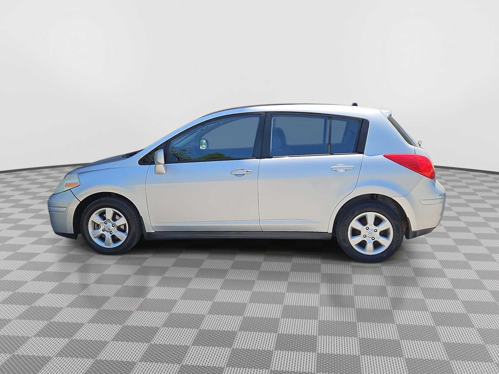 Thumbnail: 2008 Nissan Versa - 5