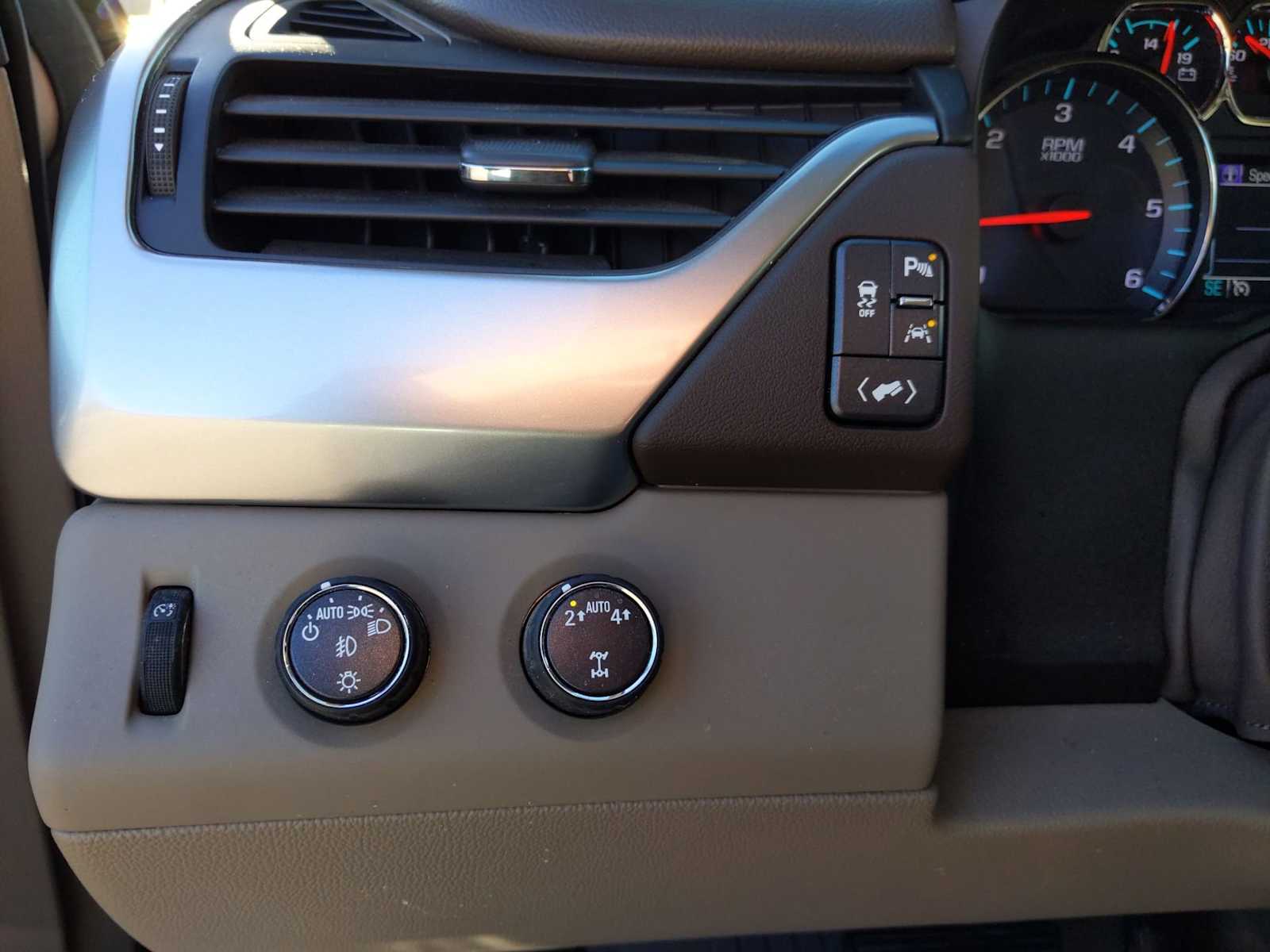 Thumbnail: 2019 Chevrolet Tahoe - 17