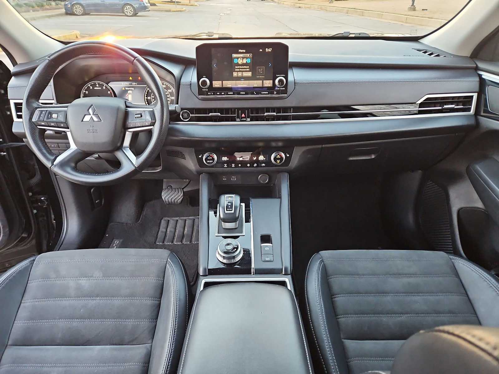 Thumbnail: 2023 Mitsubishi Outlander - 16