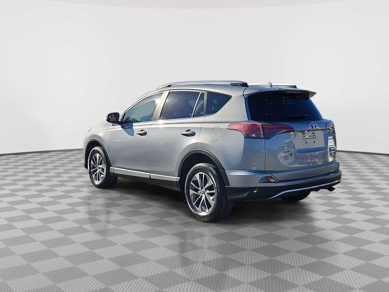 Thumbnail: 2017 Toyota RAV4 - 6