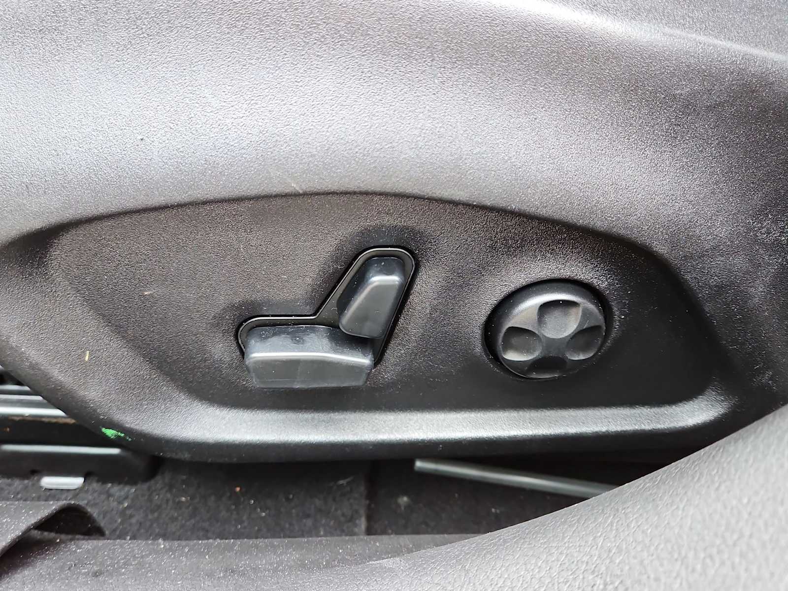 Thumbnail: 2015 Jeep Renegade - 17